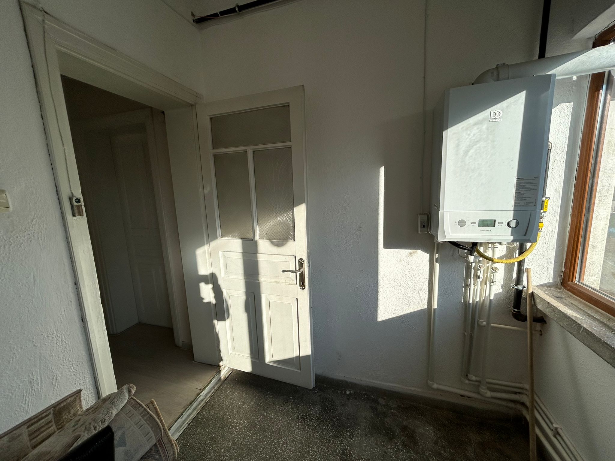 EDREMİT ESKİ BAYRAM YERİ YAKININDA MÜSTAKİL – EŞYALI – 3+1 – KİRALIK EV