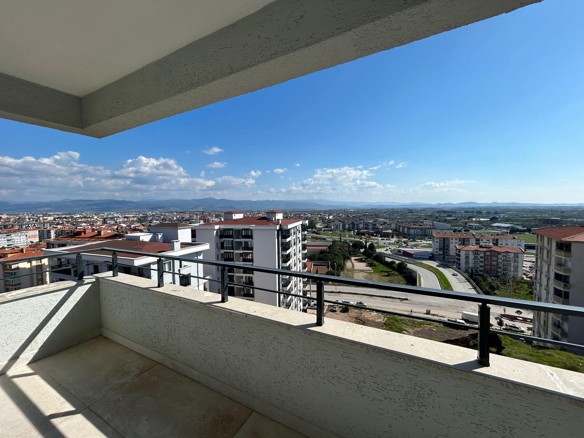 Edremit Atatürk Mahallesi’nde Eşsiz Deniz & Şehir Manzaralı 3+1 Lüks Kiralık Daire!