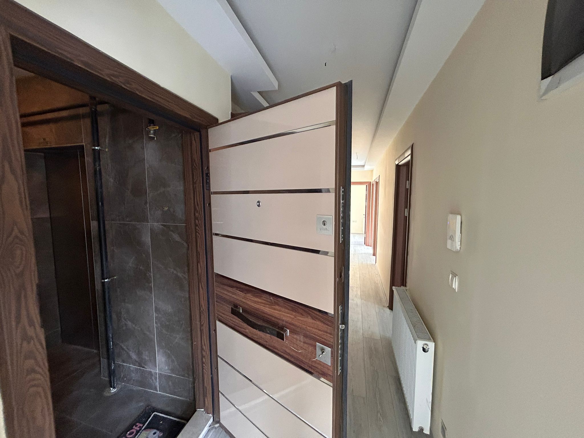 AKÇAY İKİZÇAY MAHALLESİNDE SATILIK ARA KAT 3+1 LÜKS DAİRE (EİDS NO. 1001423)
