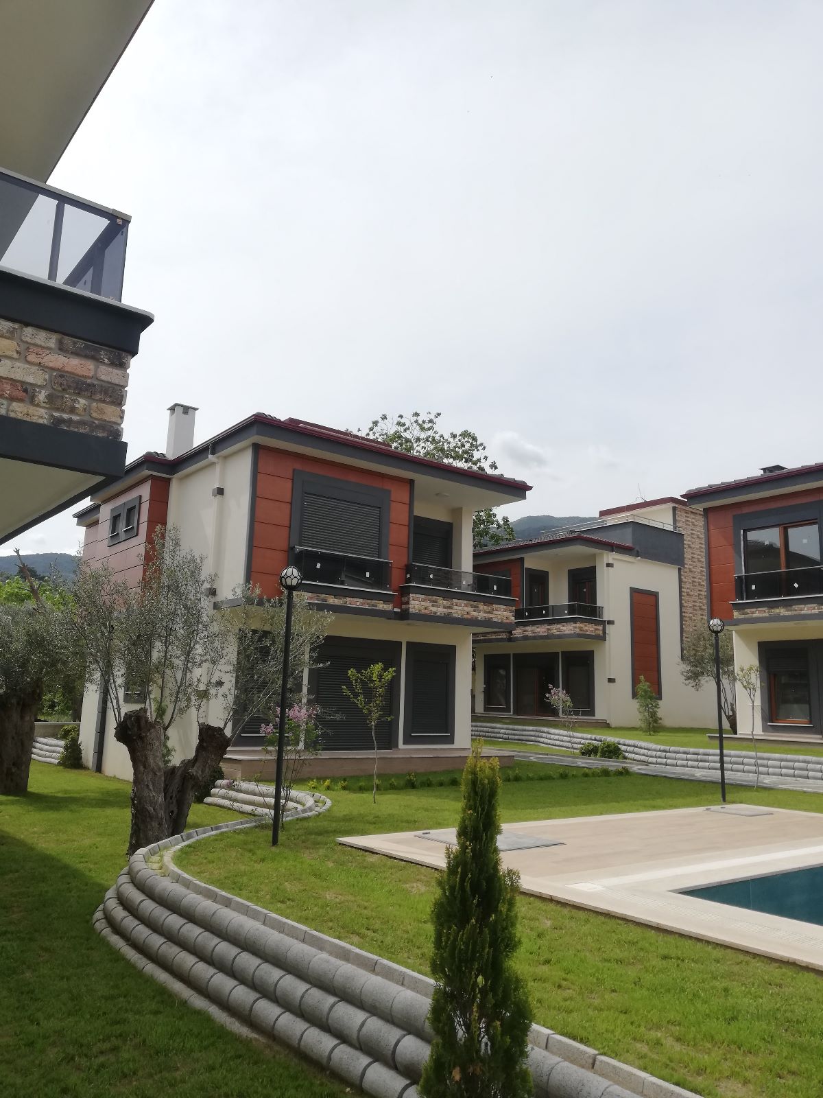 GÜRE’NİN EN PRESTİJLİ SİTESİNDE, ÖZEL BAHÇELİ LÜKS 3+1 VİLLA