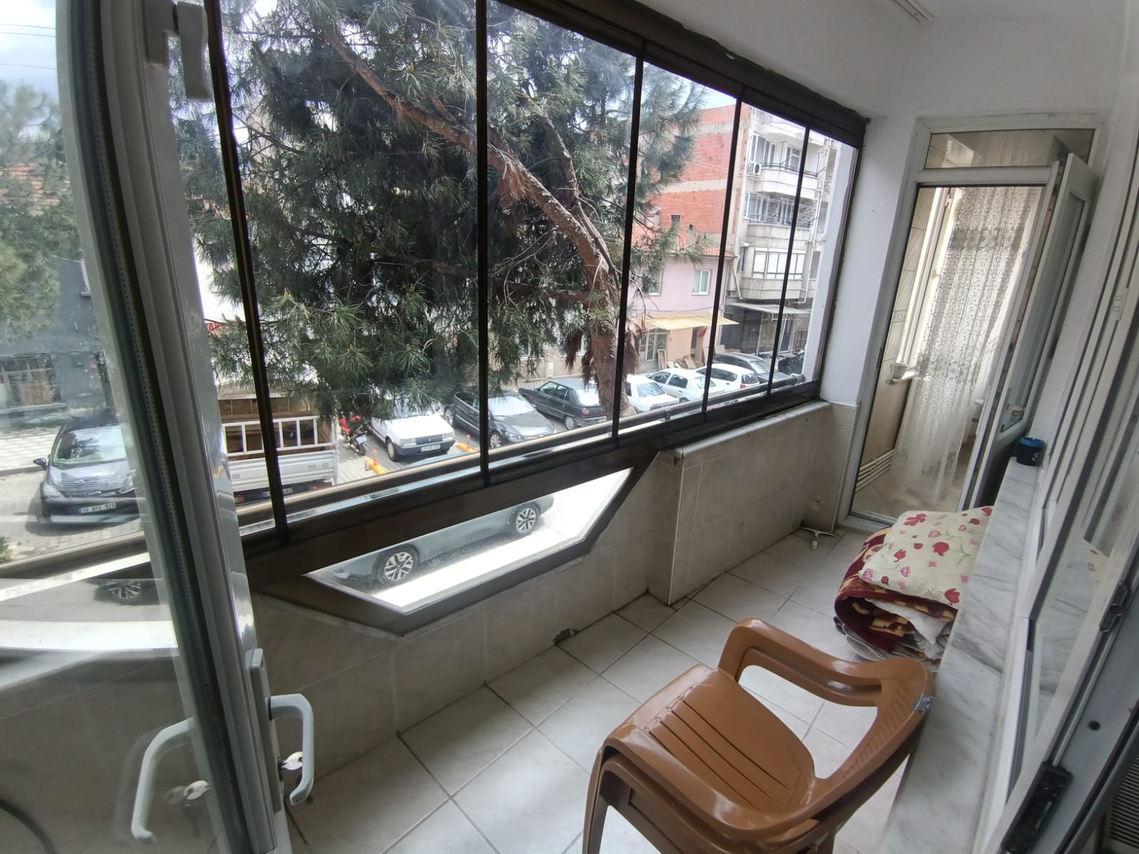 EDREMİT TUZCUMURAT’TA EŞYALI KİRALIK 3+1 DAİRE