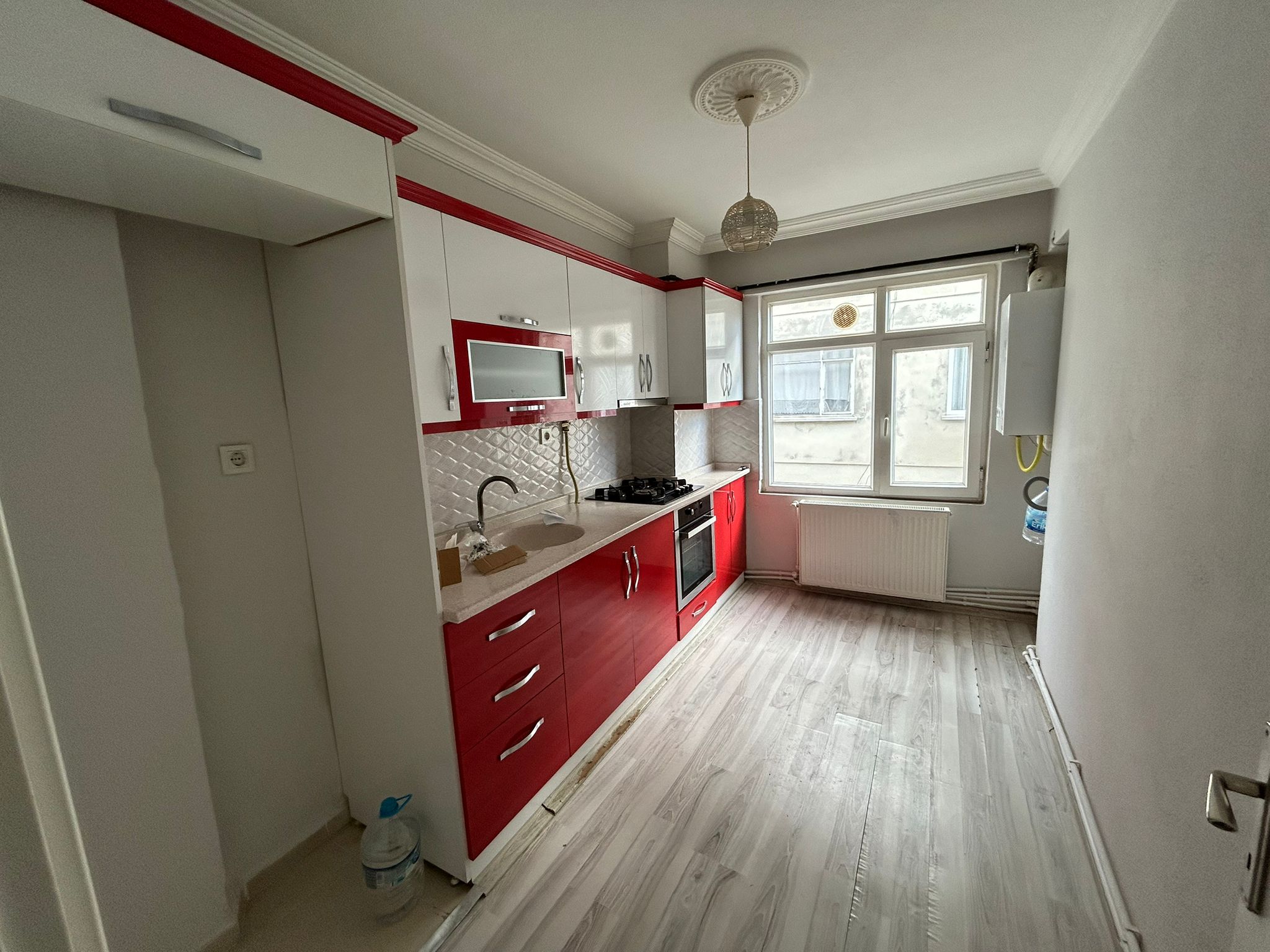 CUMHURİYET MAHALLESİ İNÖNÜ CADDESİNDE KOMANDO TUGAYINA 200 METRE 3+1 KİRALIK DAİRE