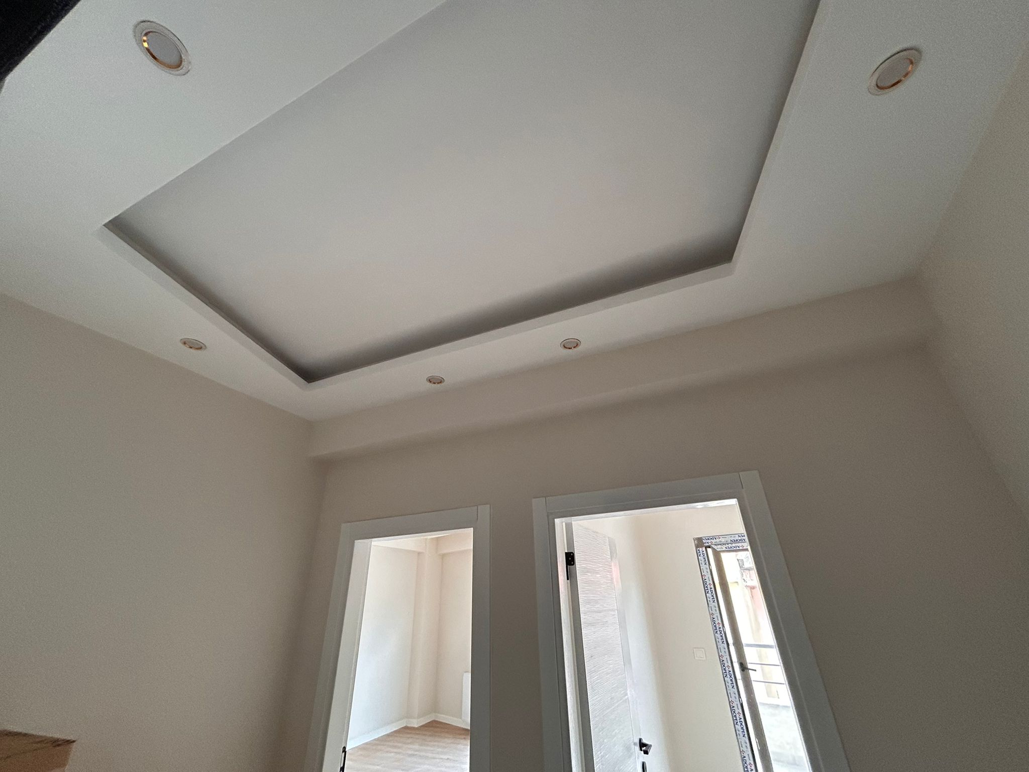 BALIKESİR EDREMİT CUMHURİYET MAHALLESİ'NDE SATILIK SIFIR 1+1 DAİRE