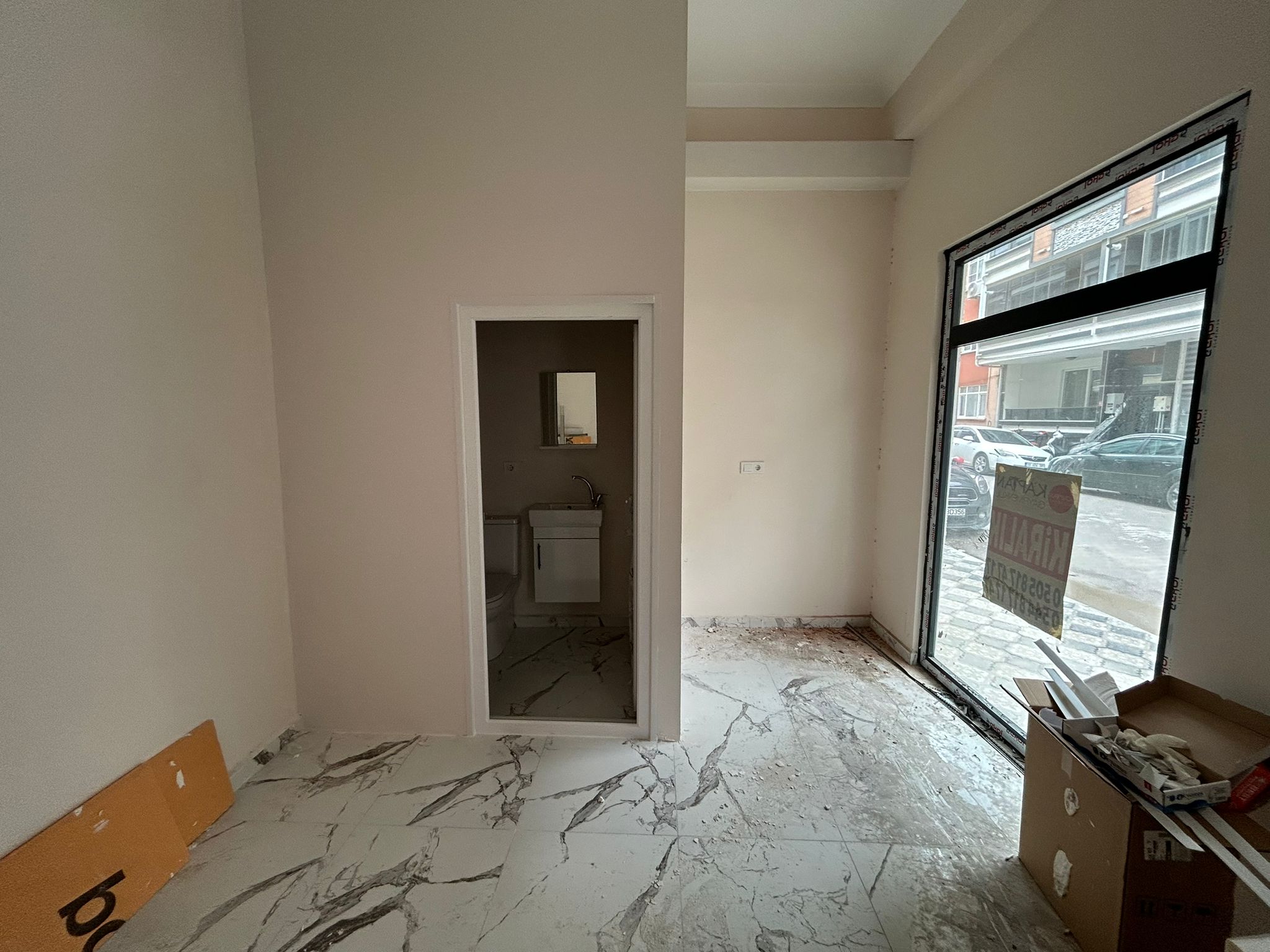 İnönü Caddesinde Kiralık 25 M2 Dükkan