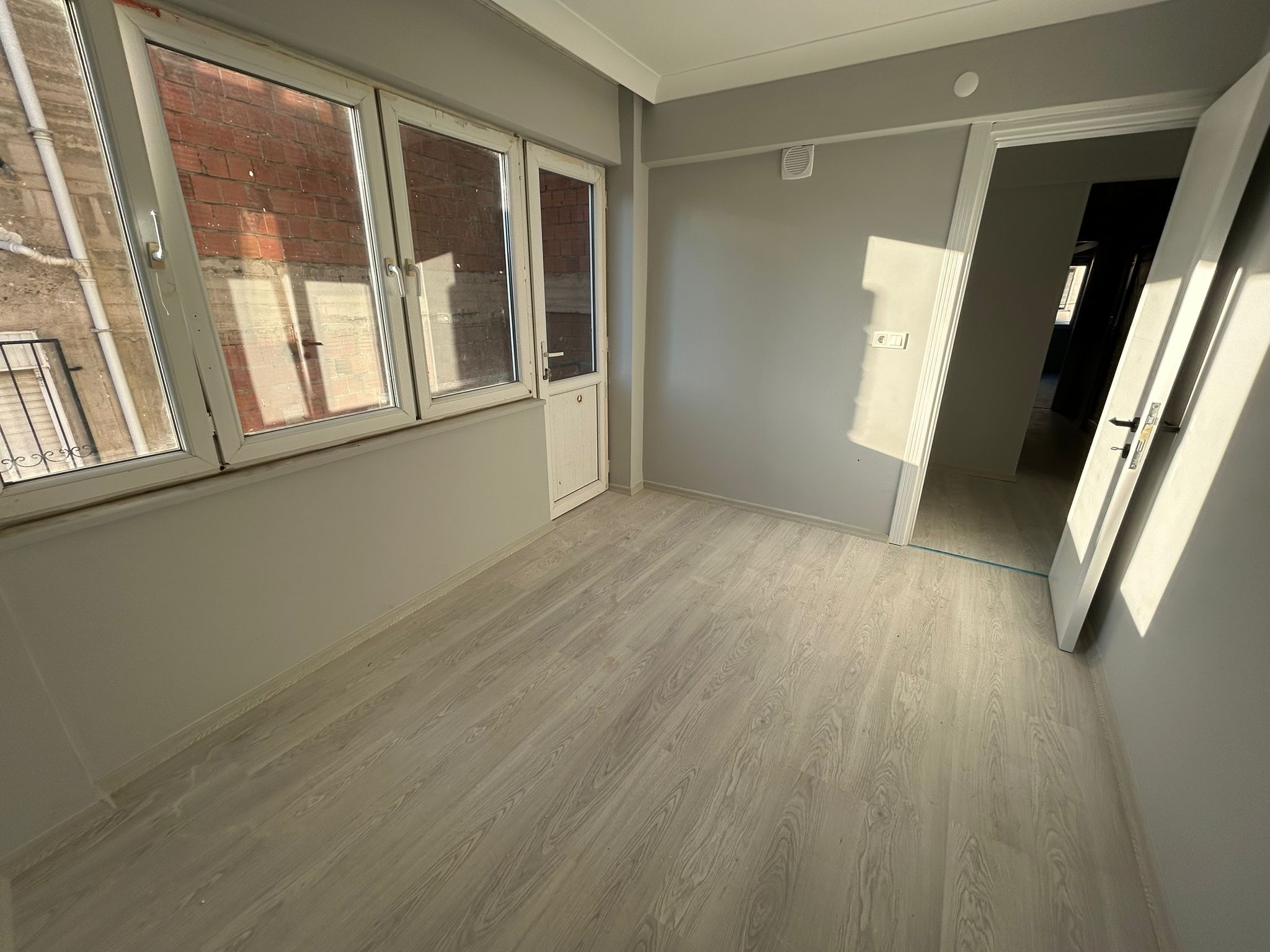 Sıfırdan Yenilenmiş Satılık 1+1 Daire