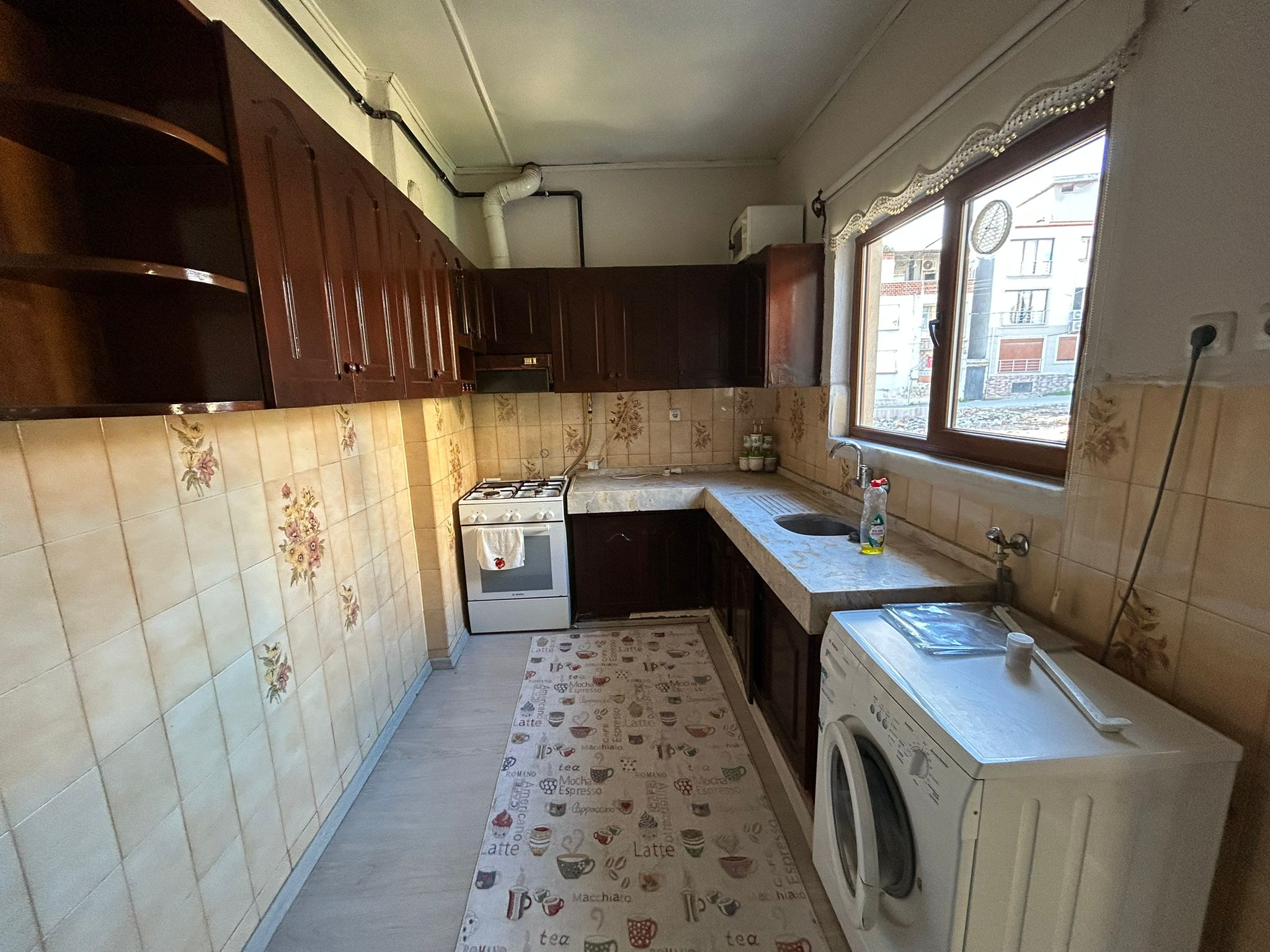 EDREMİT ESKİ BAYRAM YERİ YAKININDA MÜSTAKİL – EŞYALI – 3+1 – KİRALIK EV