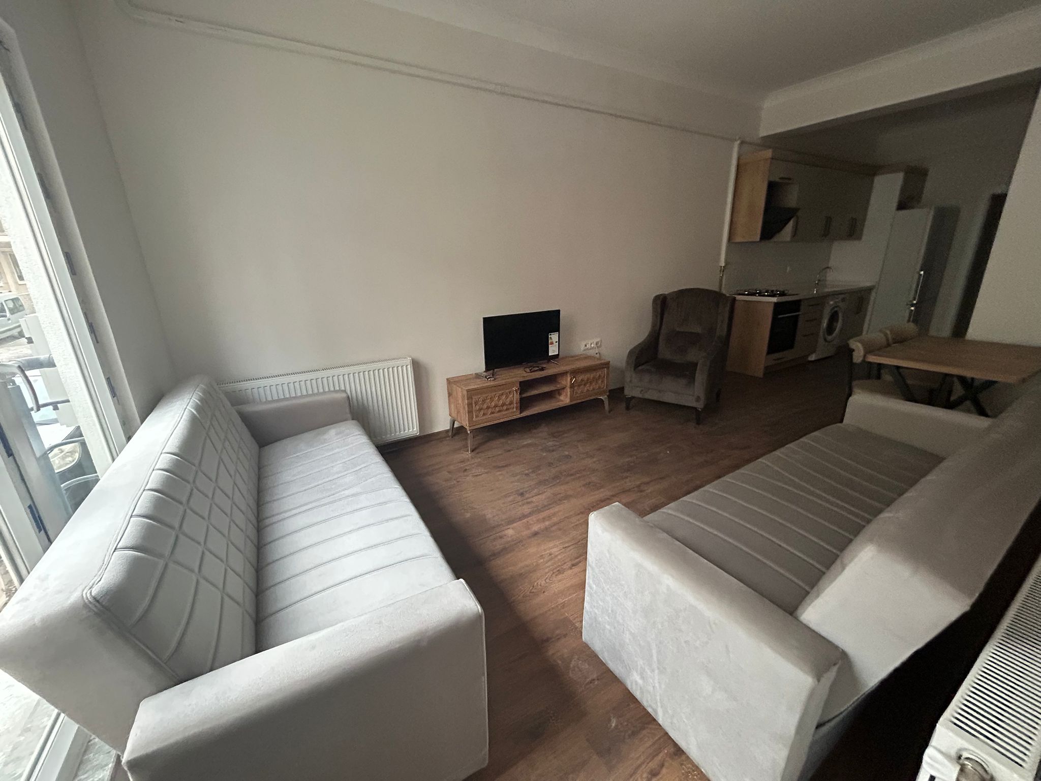 CUMHURİYET MAHALLESİNDE EŞYALI KİRALIK 1+1 DAİRE