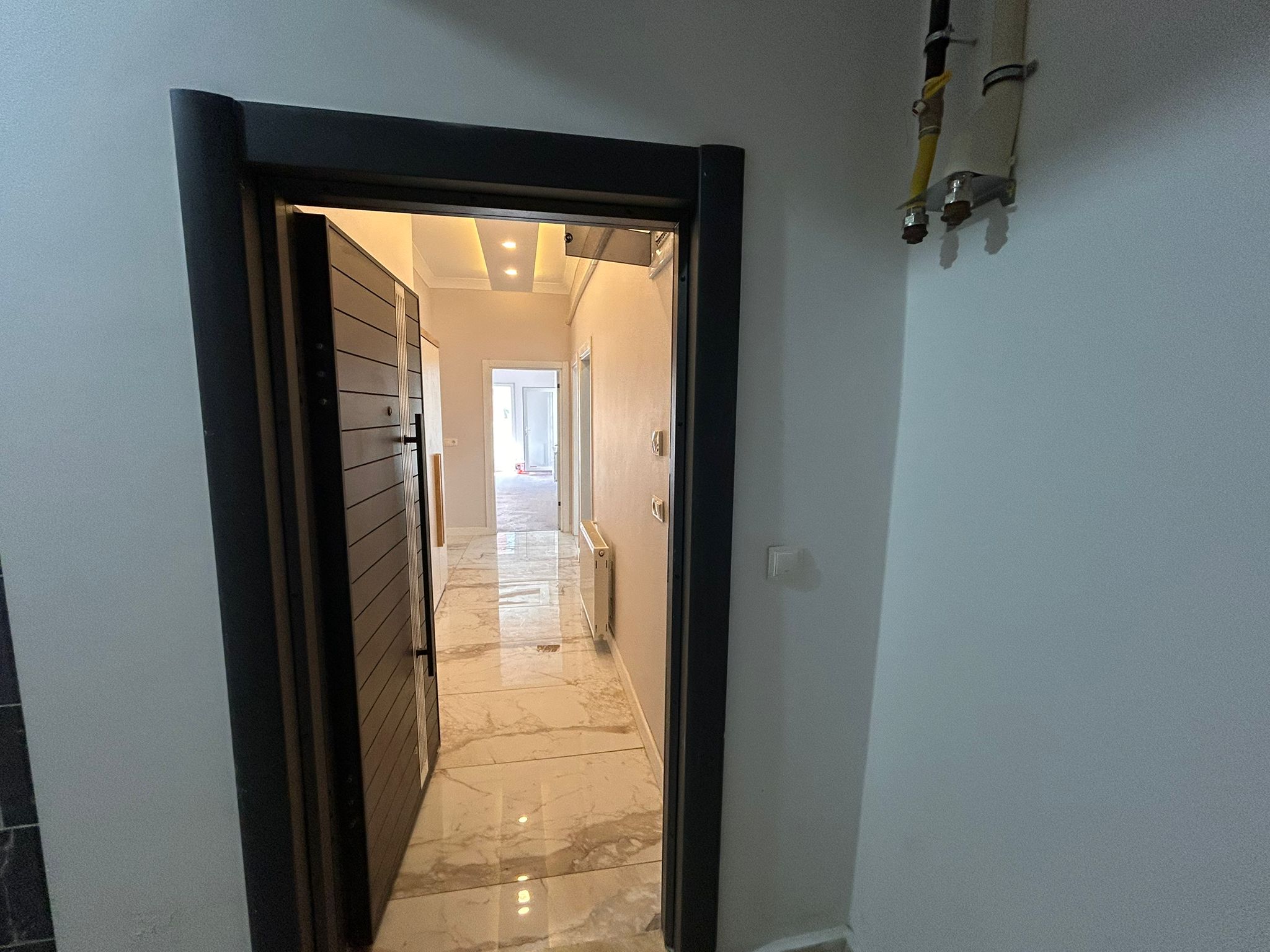 BALIKESİR EDREMİT CUMHURİYET MAHALLESİNDE KİRALIK 2+1 SIFIR DAİRE