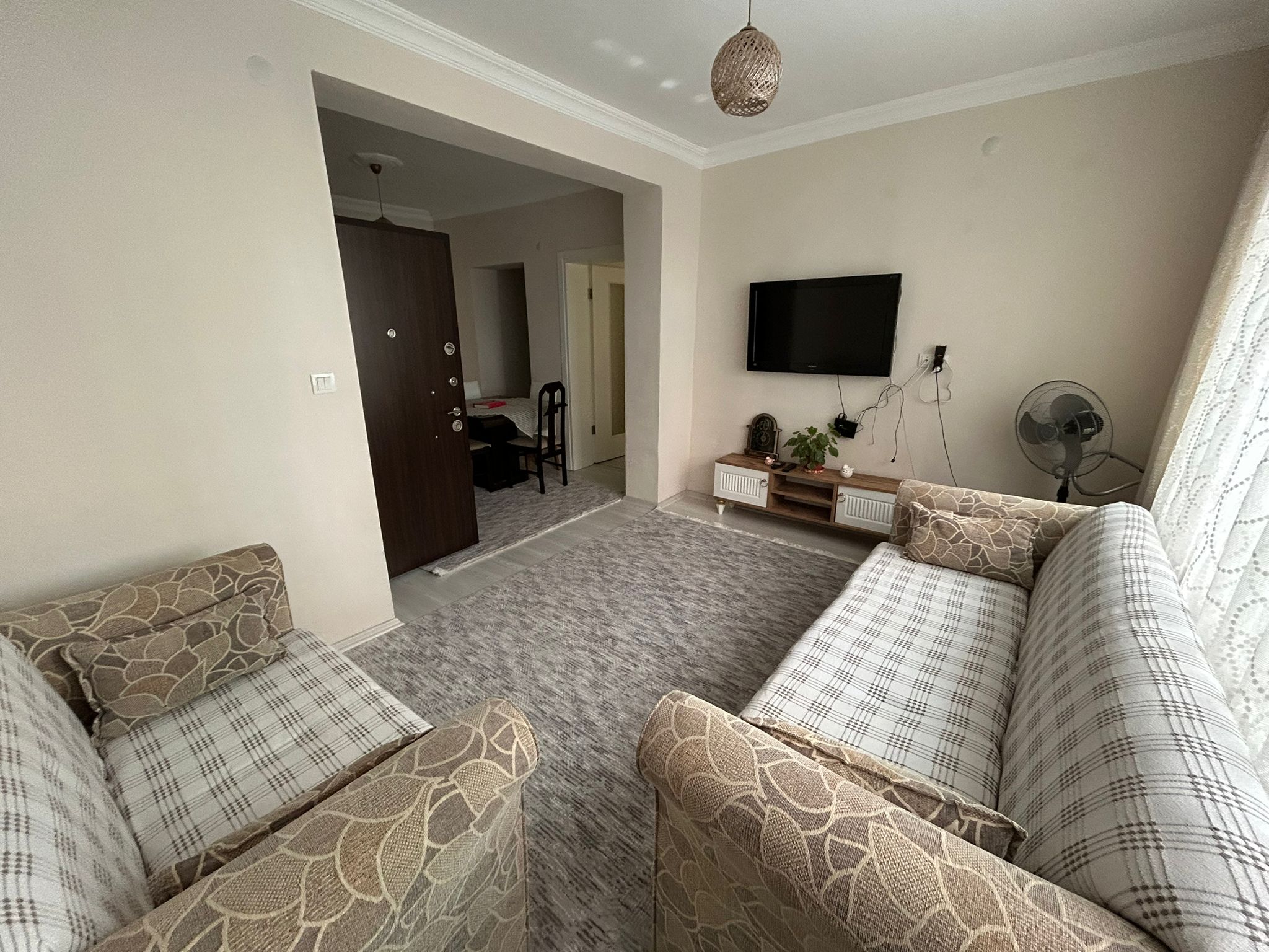 GAZİİLYAS MAHALLESİNDE EŞYALI BAHÇELİ KİRALIK 2+1 DAİRE