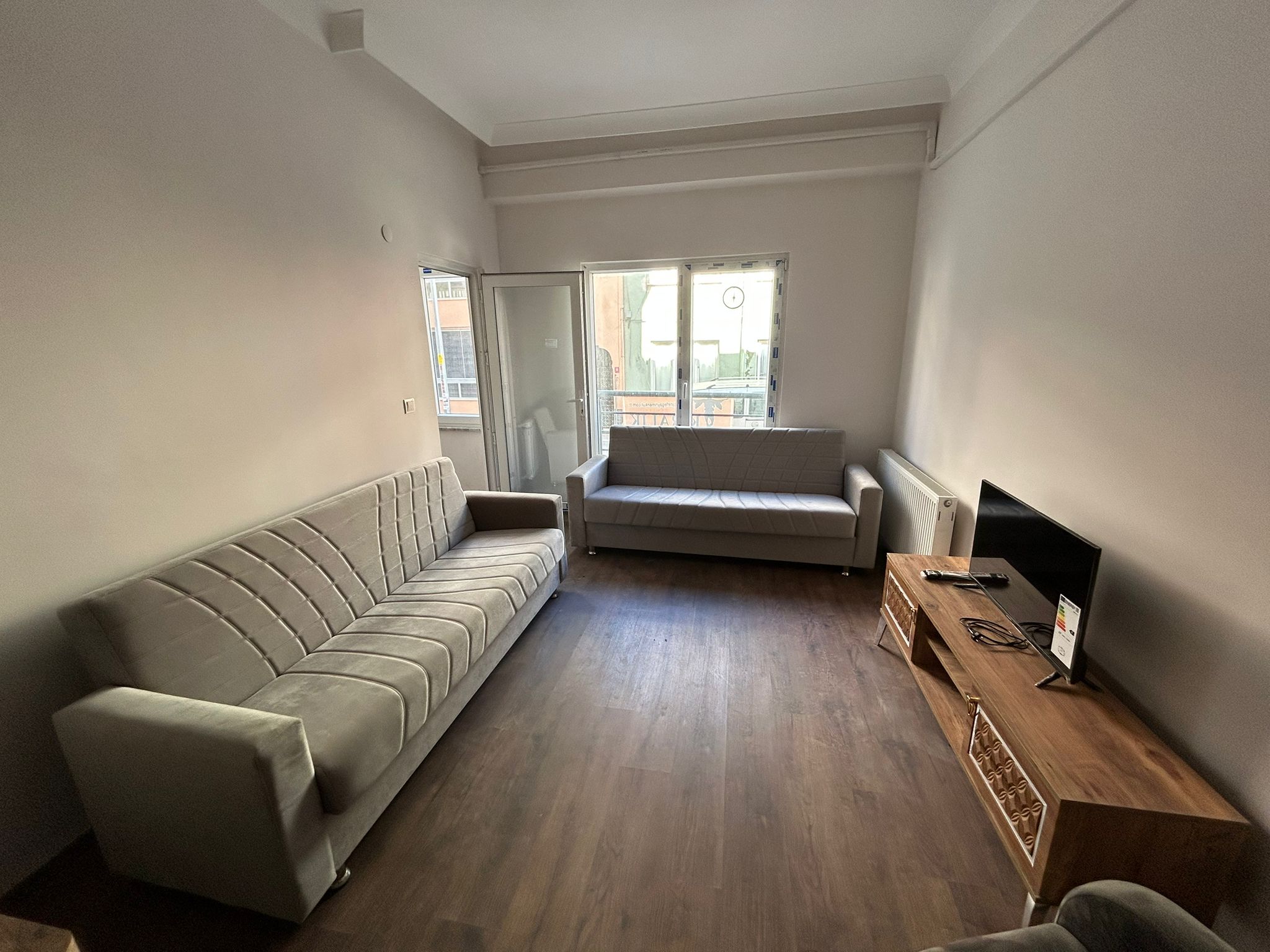 CUMHURİYET MAHALLESİNDE EŞYALI KİRALIK 1+1 DAİRE