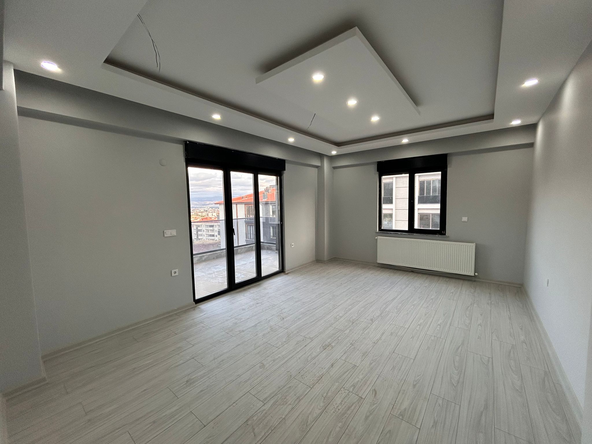 ATATÜRK MAHALLESİ'NDE KİRALIK LÜKS 3+1 DAİRE ( 7 NUMARALI DAİRE )
