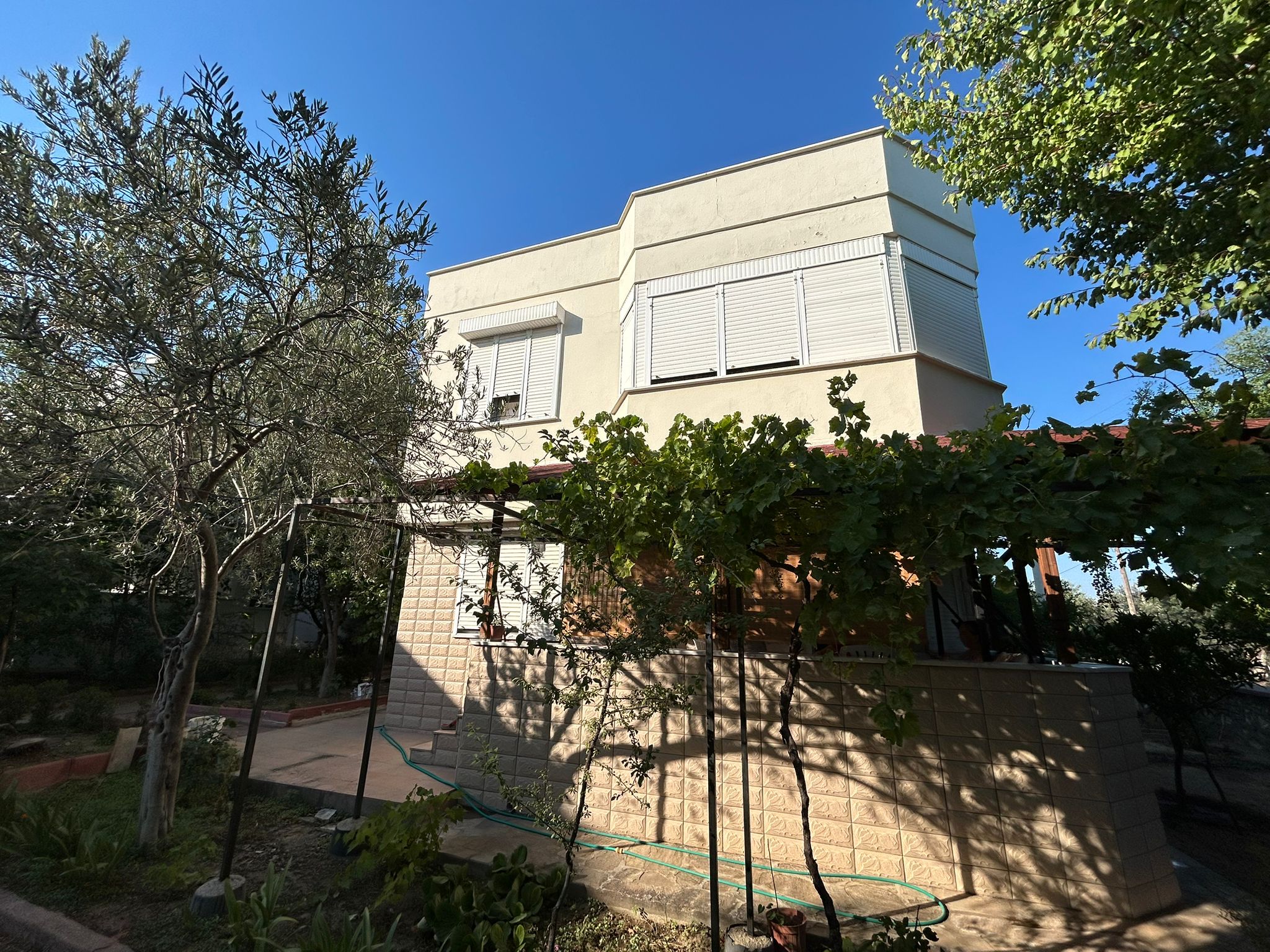 GÜRE'DE SİTE İÇERİSİNDE SATILIK 4+1 TRİPLEKS VİLLA