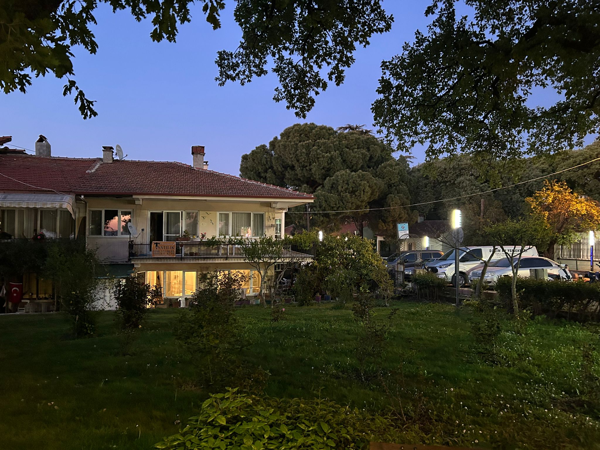 Burhaniye Ören Mahallesi’nde Doğa ve Deniz Manzaralı Satılık Villa Tipi Daire