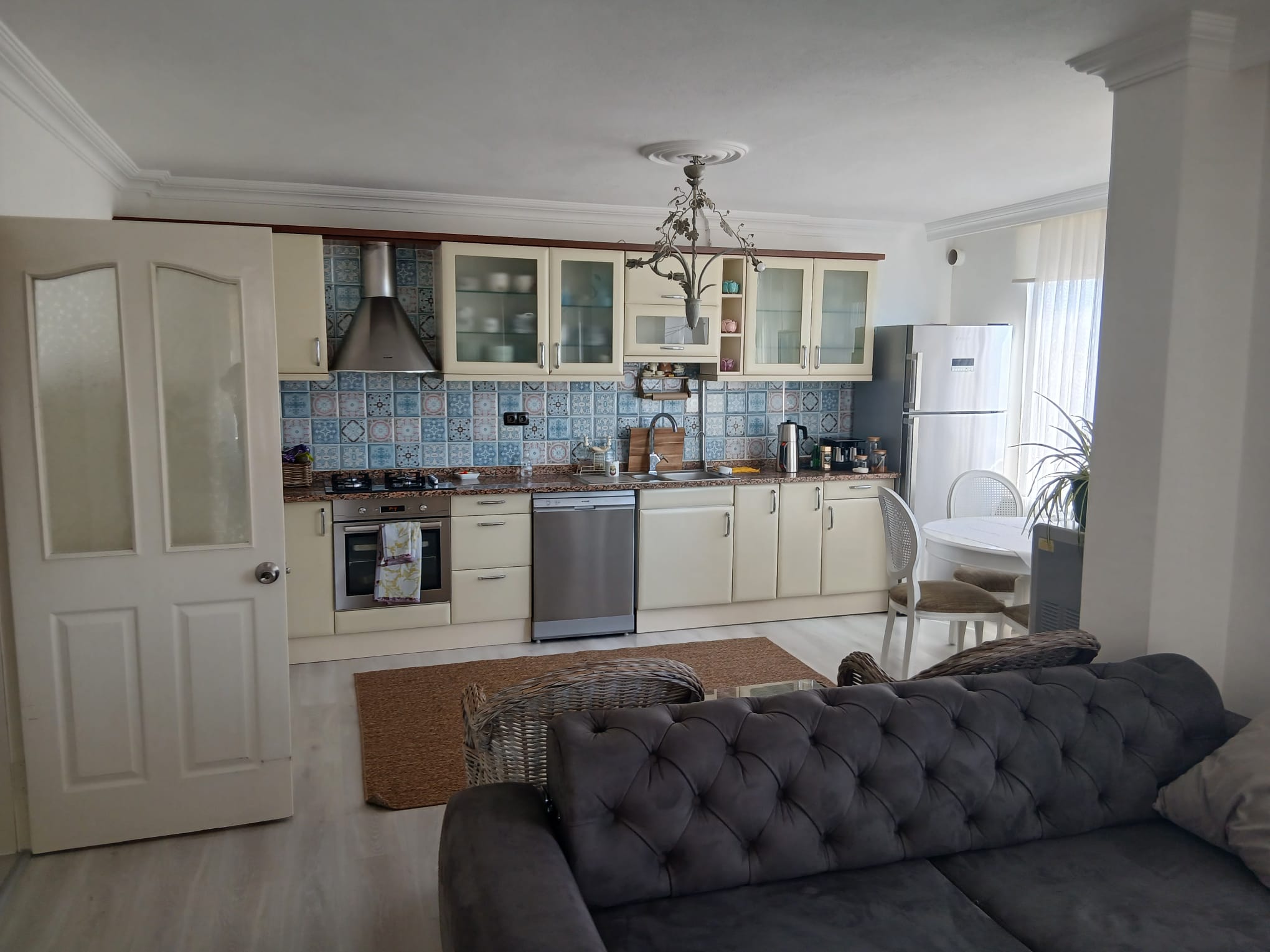 AKÇAY GÜRE’DE, ANA YOL ÜZERİNDE KOMPLE SATILIK BİNA HARİKA YATIRIM FIRSATI!