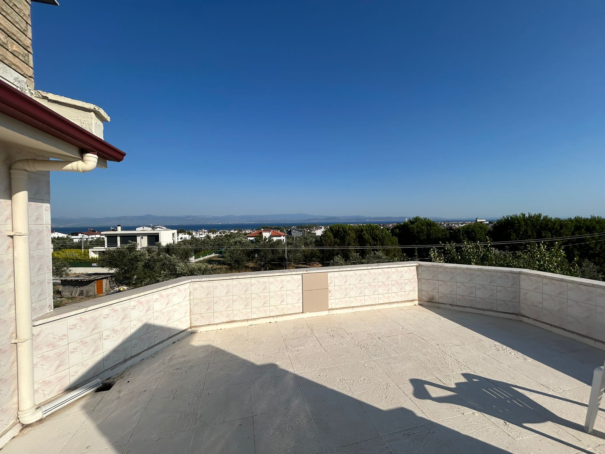 GÜRE'DE SİTE İÇERİSİNDE SATILIK 4+1 TRİPLEKS VİLLA