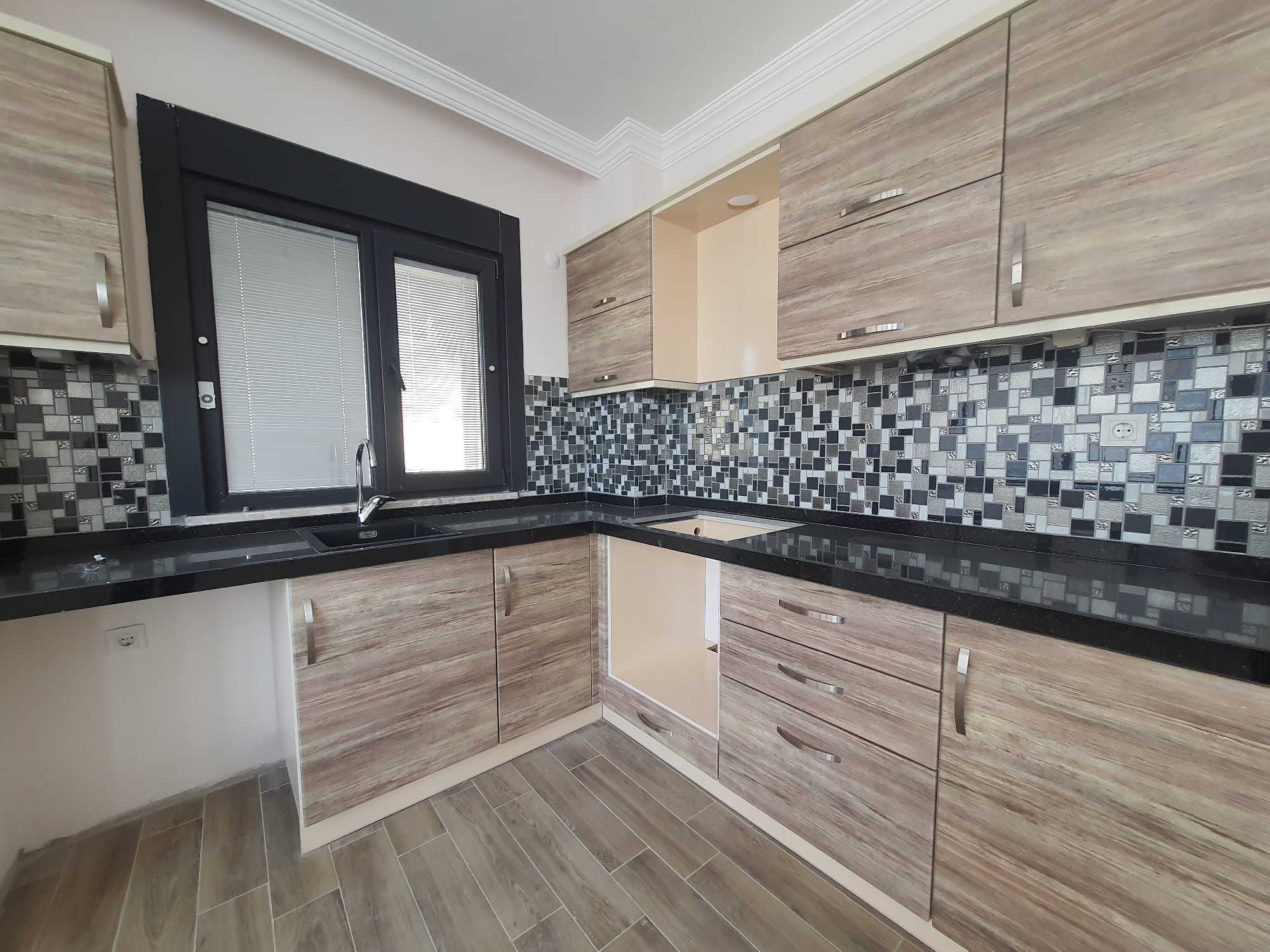 BALIKESİR EDREMİT GÜRE’DE KOMPLE SATILIK SIFIR APARTMAN – DENİZE 250M, EŞSİZ MANZARA!