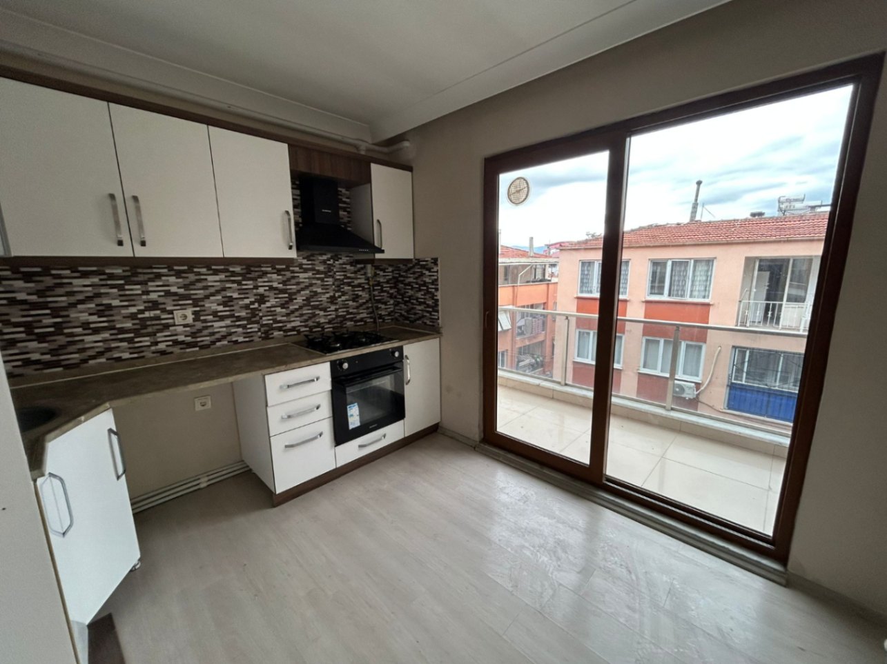 Cumhuriyet Mahallesinde Satılık 2+1 Daire