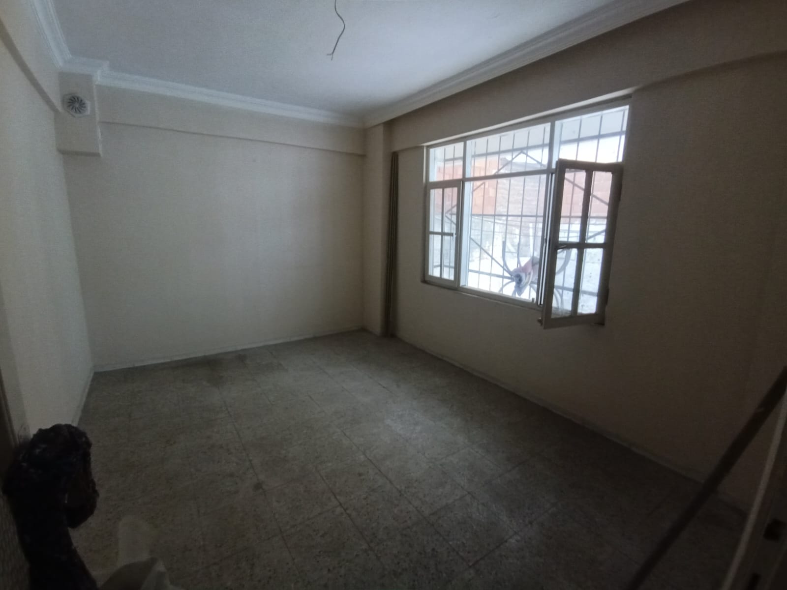 HEKİMZADE MAHALLESİNDE SATILIK 2+1 DAİRE