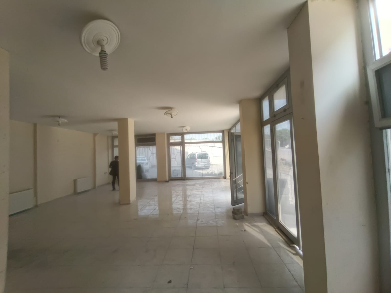 EDREMİT GAZİCELAL’DE KÖŞE KONUMDA 150 m² KİRALIK DÜKKAN