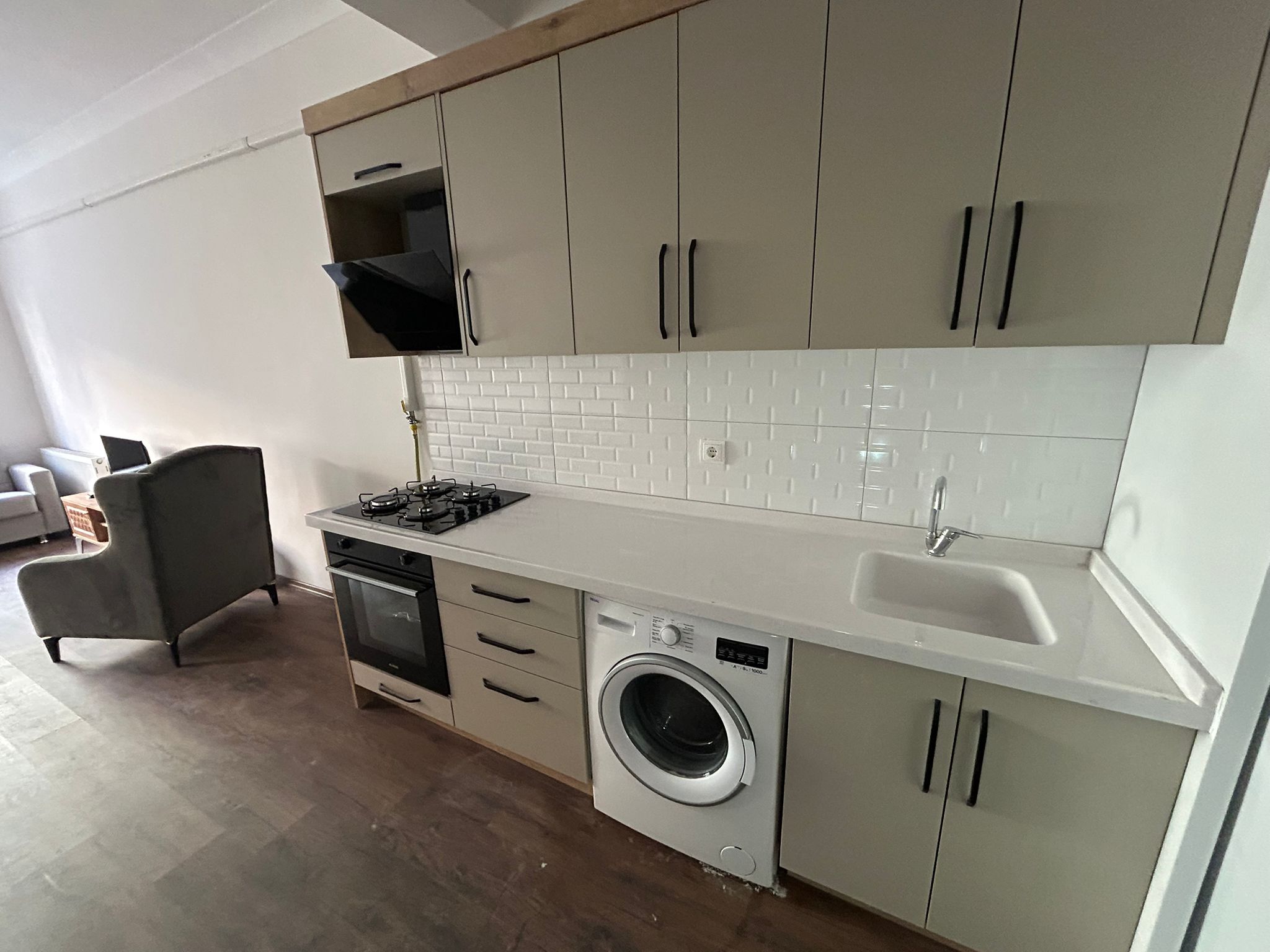 CUMHURİYET MAHALLESİNDE EŞYALI KİRALIK 1+1 DAİRE