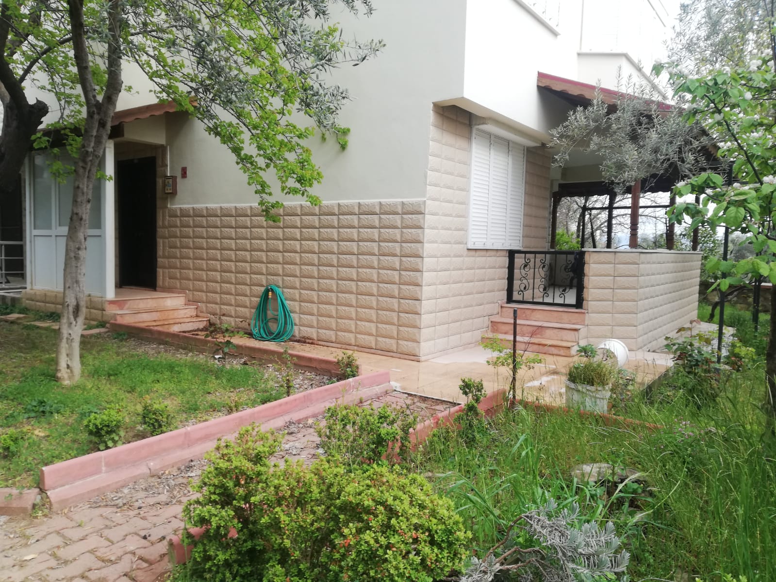 GÜRE'DE SİTE İÇERİSİNDE SATILIK 4+1 TRİPLEKS VİLLA