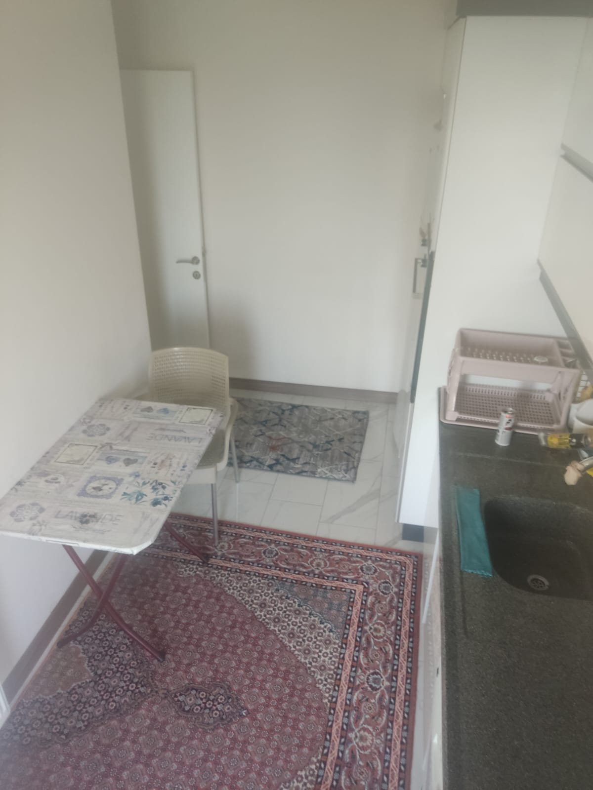 AKÇAY ALTINKUM'DA DENİZE 300 METRE EŞYALI 2+1 KİRALIK DAİRE (GÜNLÜK KİRALIK )