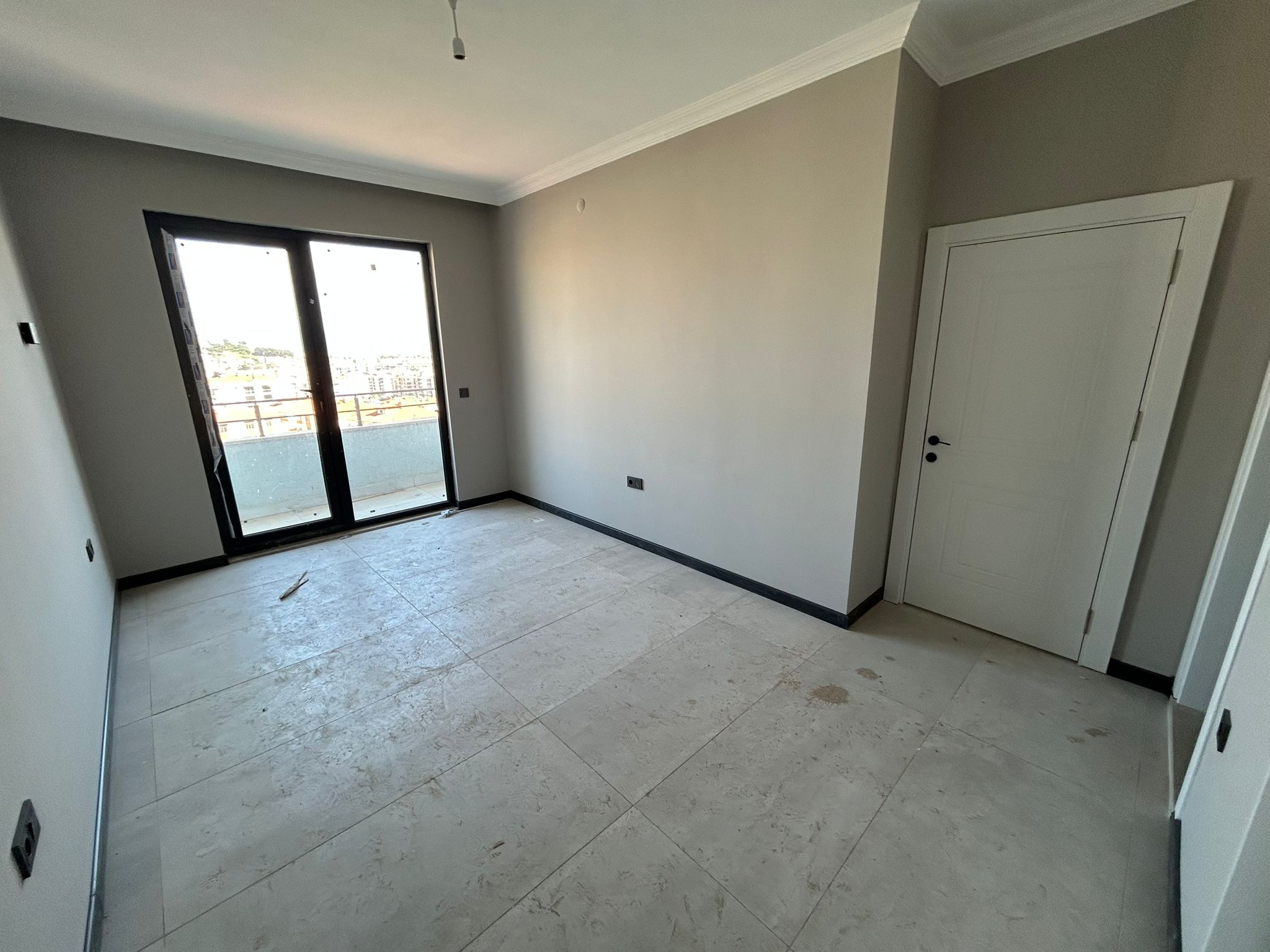 Edremit Atatürk Mahallesi’nde Eşsiz Deniz & Şehir Manzaralı 3+1 Lüks Kiralık Daire!