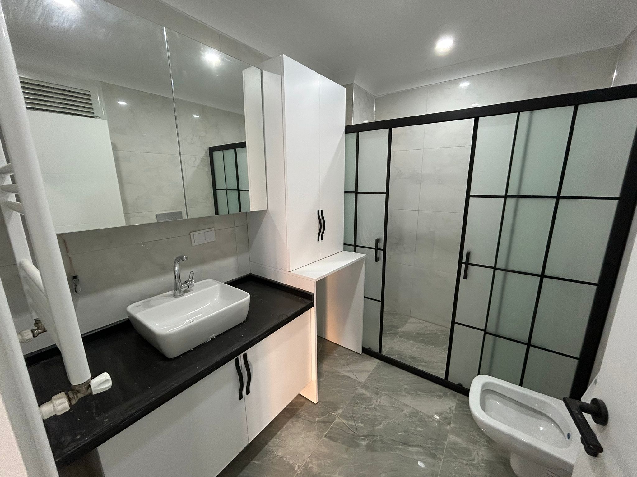 ATATÜRK MAHALLESİ’NİN EN GÜZEL NOKTASINDA! SATILIK 2+1 DAİRE (10numara)