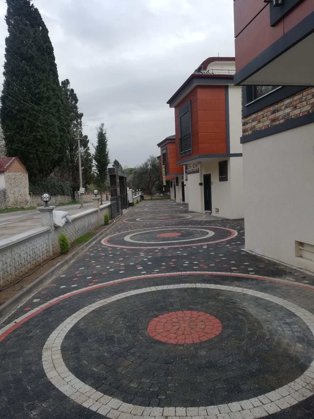 GÜRE’NİN EN PRESTİJLİ SİTESİNDE, ÖZEL BAHÇELİ LÜKS 3+1 VİLLA