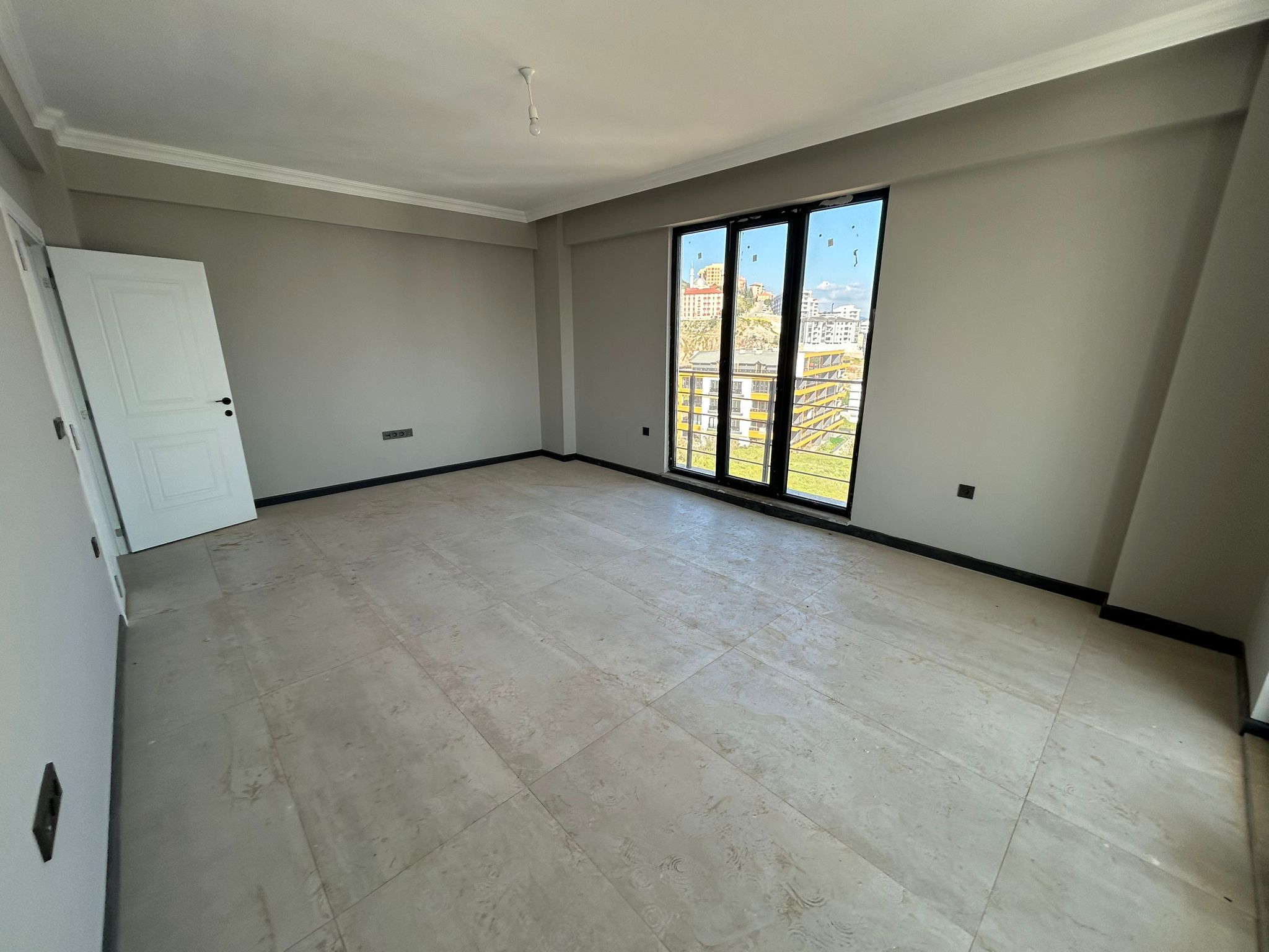 Edremit Atatürk Mahallesi’nde Eşsiz Deniz & Şehir Manzaralı 3+1 Lüks Kiralık Daire!