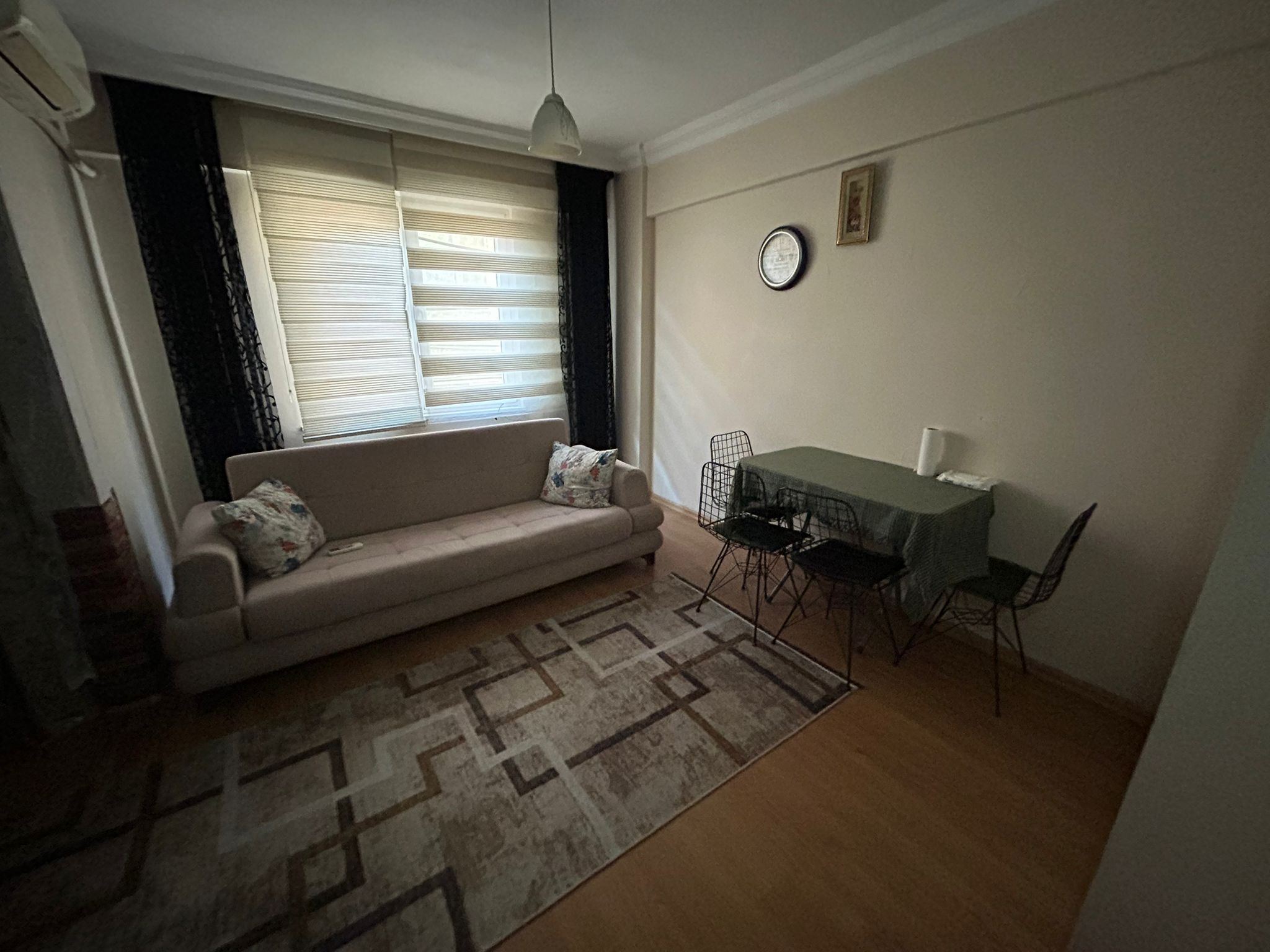 Eşyaları Hazır, Konforu Tam: Cumhuriyet Mahallesi’nde 2+1 Ara Kat