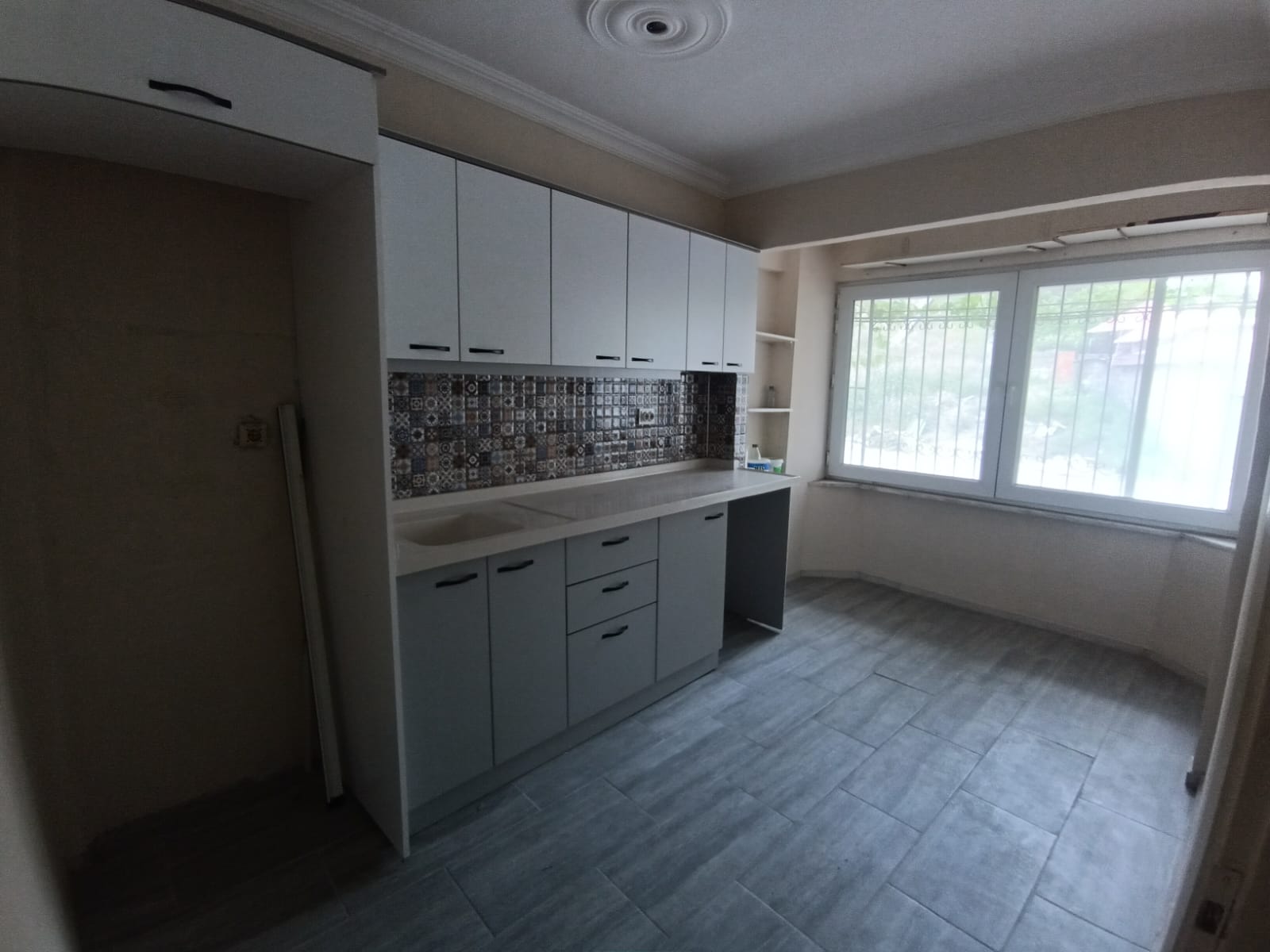 HEKİMZADE MAHALLESİNDE SATILIK 2+1 DAİRE
