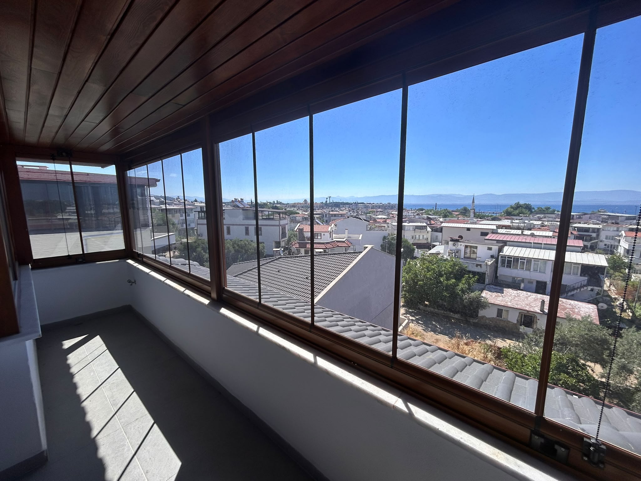 BALIKESİR EDREMİT GÜRE'DE SEZONLUK KİRALIK EŞYALI 3+1 DUBLEKS DAİRE
