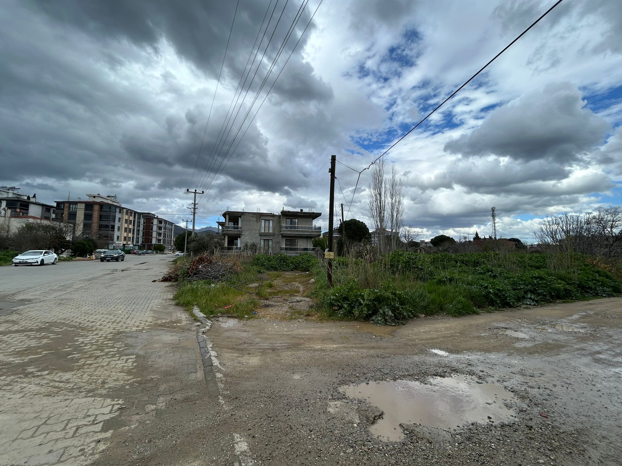 EDREMİT CENNETAYAĞI MAHALLESİNDE KÖŞE PARSEL SATILIK ARSA