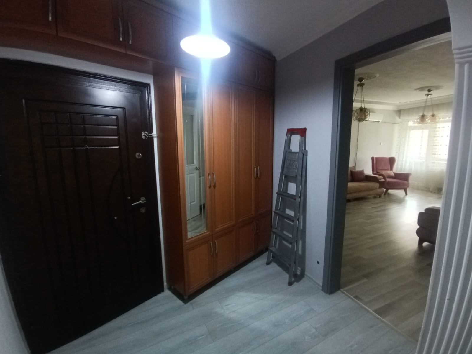 EDREMİT TUZCUMURAT’TA EŞYALI KİRALIK 3+1 DAİRE