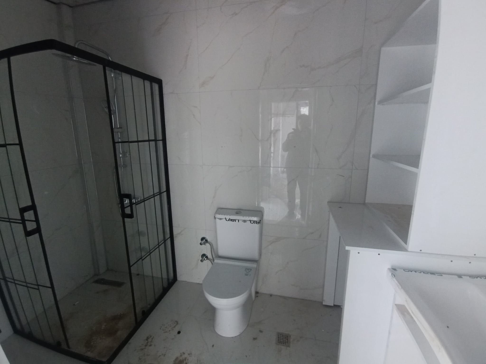 EDREMİT KADIKÖY MAHALLESİNDE SATILIK SIFIR 1+1 DAİRE – GENİŞ BALKONLU, ASANSÖRLÜ, OTOPARKLI