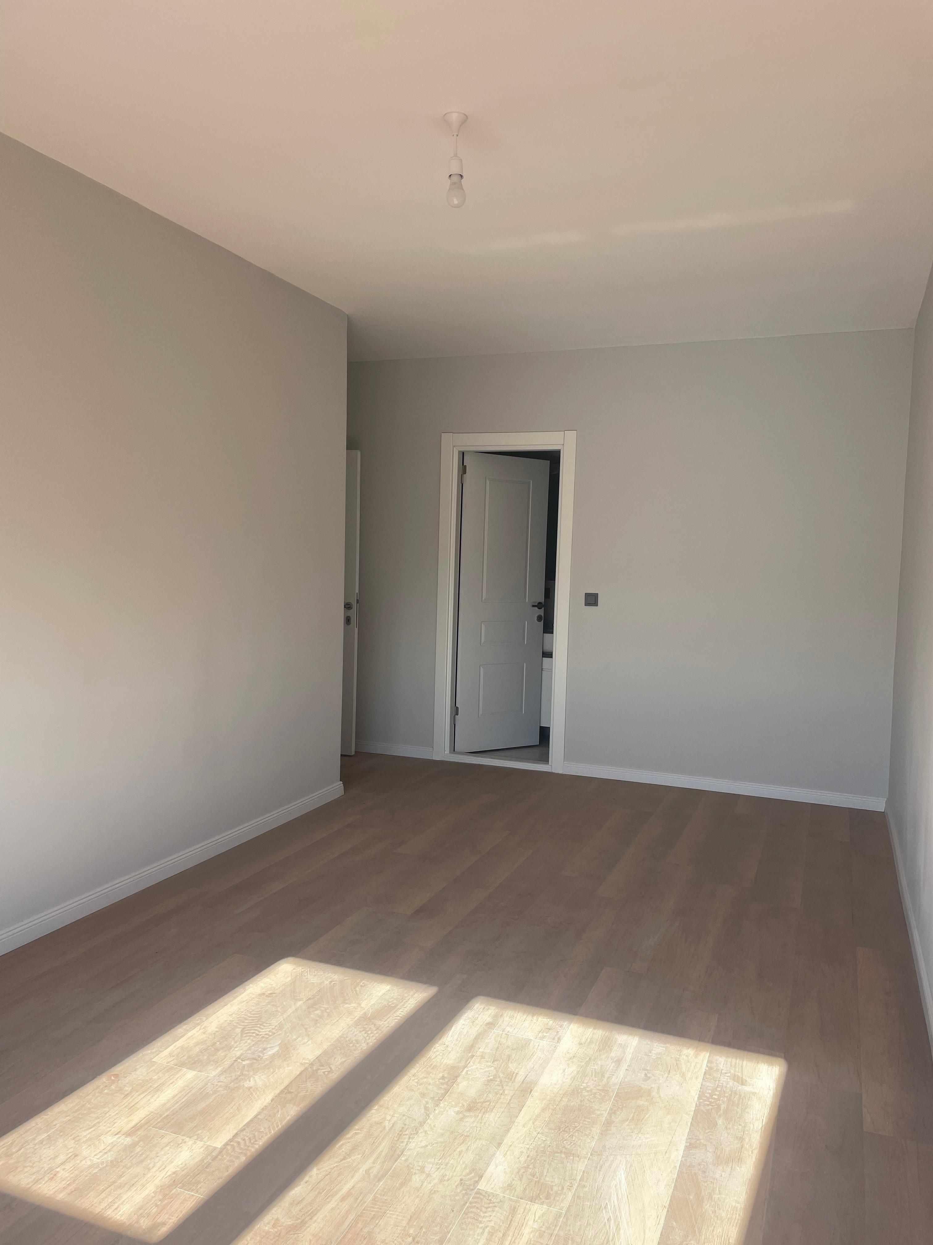 EDREMİT KADIKÖY'DE SATILIK 3+1 ARA KAT YERDEN ISITMALI  ASANSÖRLÜ DAİRE