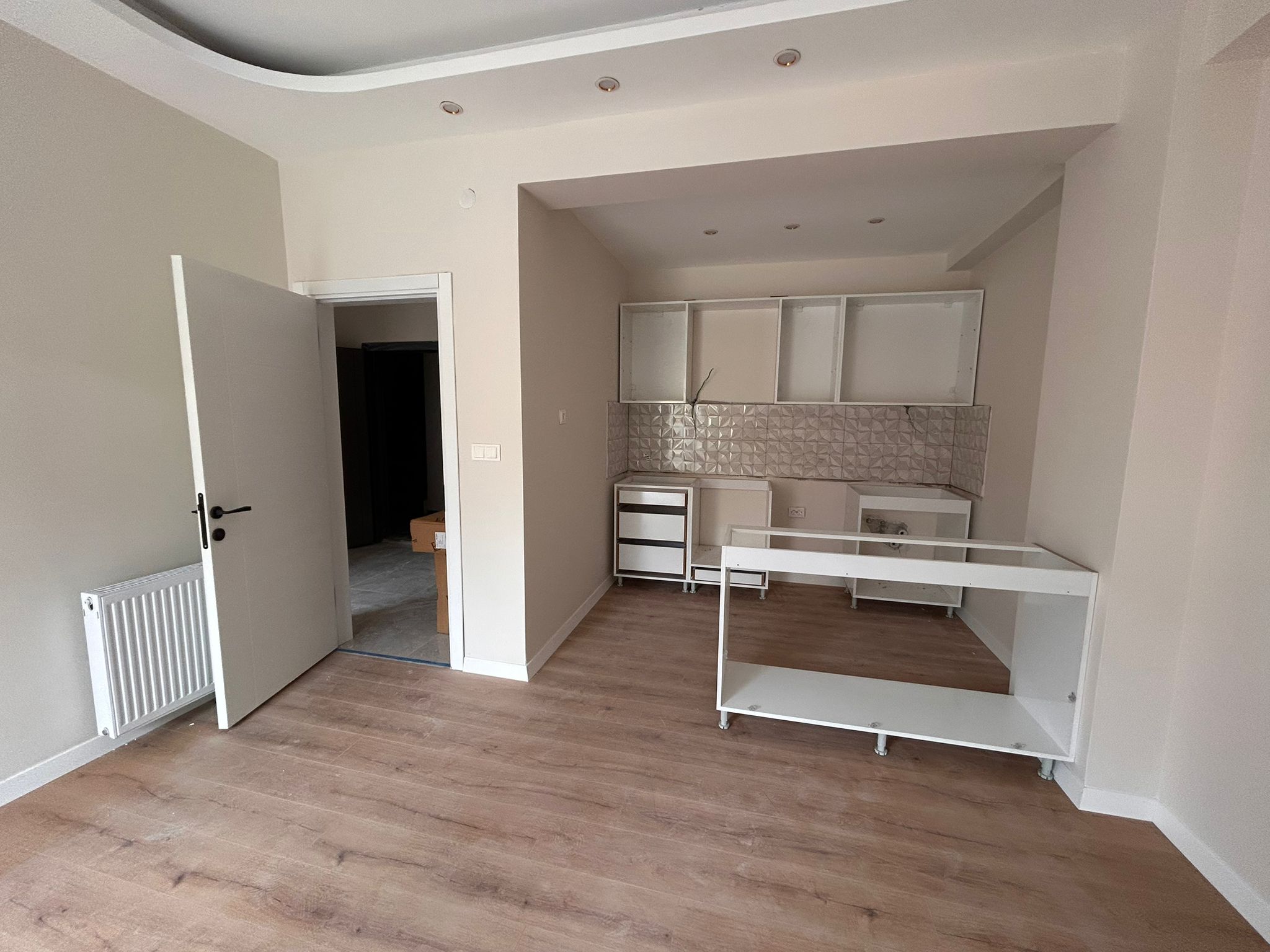 BALIKESİR EDREMİT CUMHURİYET MAHALLESİ'NDE SATILIK SIFIR 1+1 DAİRE