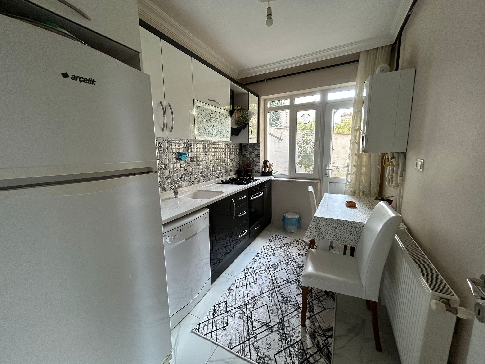 GAZİİLYAS MAHALLESİNDE EŞYALI BAHÇELİ KİRALIK 2+1 DAİRE