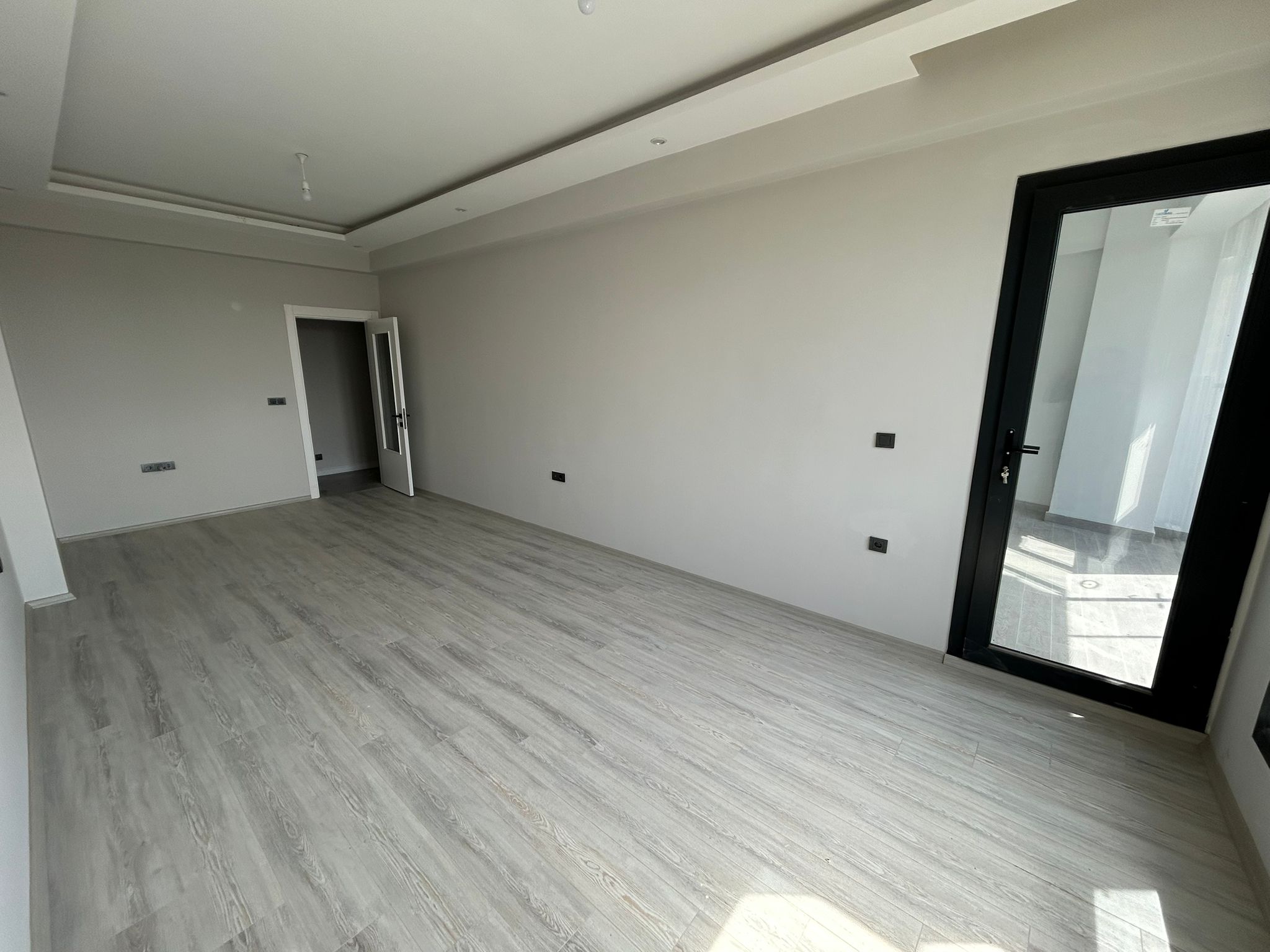 KADIKÖY’DE ÖZEL KÖRFEZ HASTANESİ YANI SATILIK 3+1 ARAKAT DAİRE