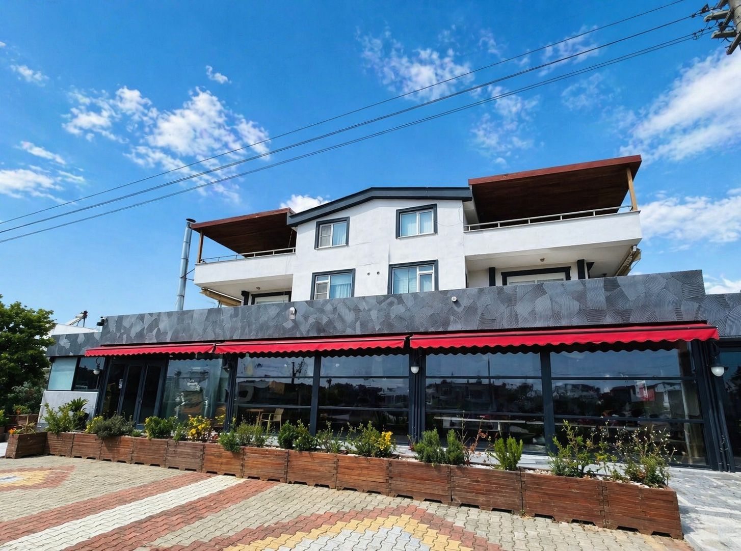 AKÇAY GÜRE’DE, ANA YOL ÜZERİNDE KOMPLE SATILIK BİNA HARİKA YATIRIM FIRSATI!