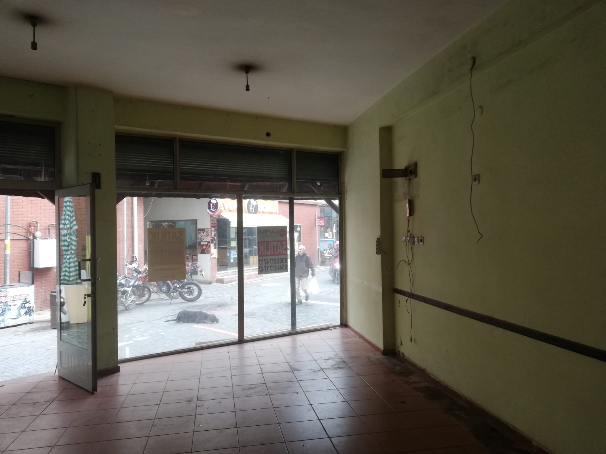 Edremit Eski Belediye Karşısı Harika Konumda Satılık Dükkan