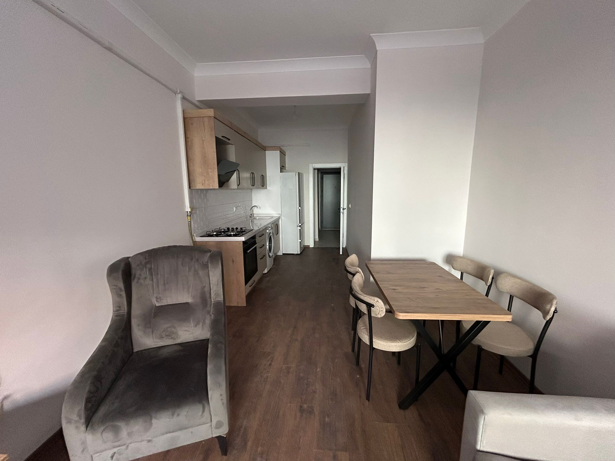 CUMHURİYET MAHALLESİNDE EŞYALI KİRALIK 1+1 DAİRE