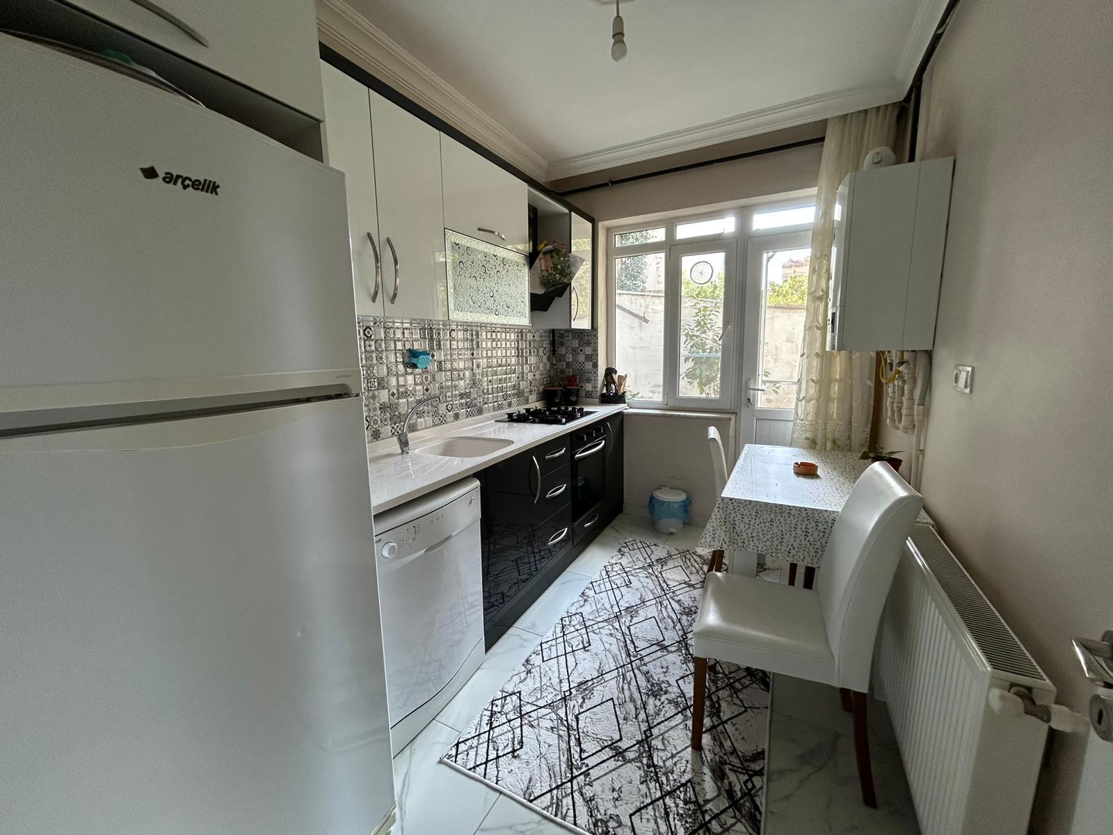 GAZİİLYAS MAHALLESİNDE EŞYALI BAHÇELİ KİRALIK 2+1 DAİRE