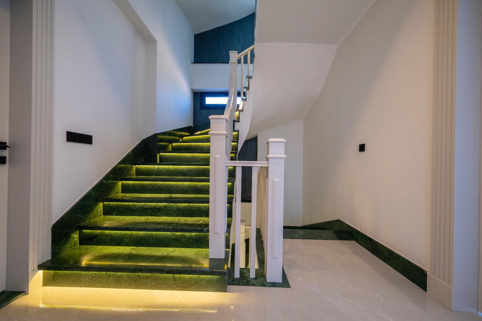 ALTINOLUK’TA 400 m² ARSA İÇERİSİNDE DENİZ VE DOĞA MANZARALI MÜSTAKİL LÜKS VİLLA