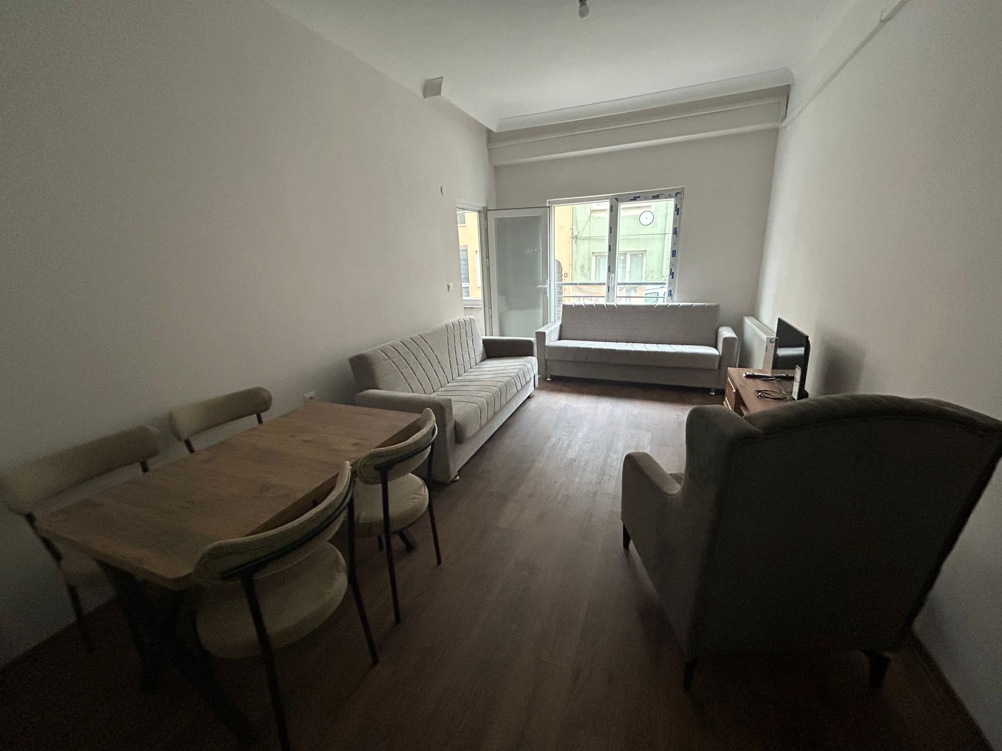 CUMHURİYET MAHALLESİNDE EŞYALI KİRALIK 1+1 DAİRE