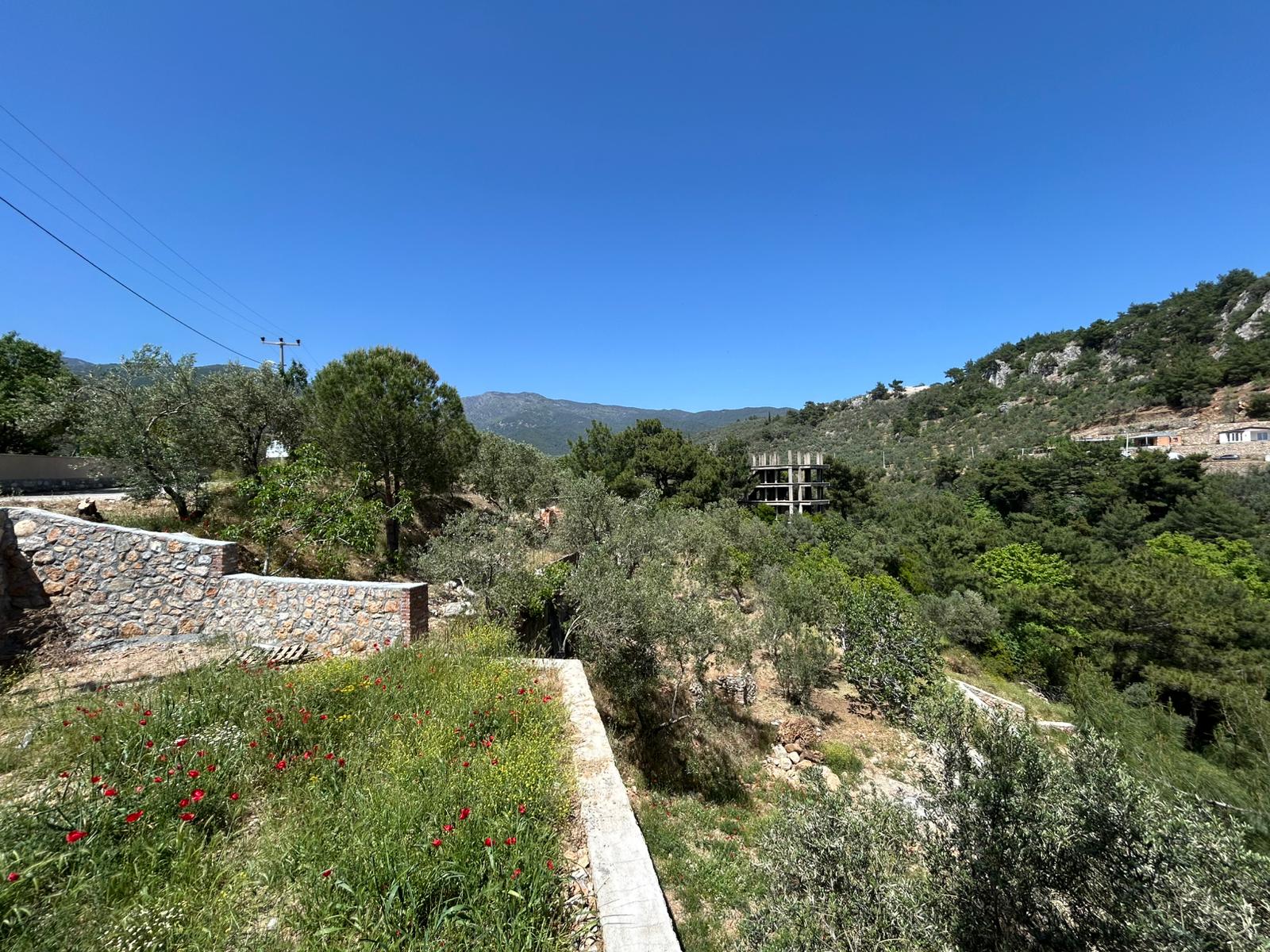 KIZILKEÇİLİ'DE SATILIK 2+1 MÜSTAKİL EV