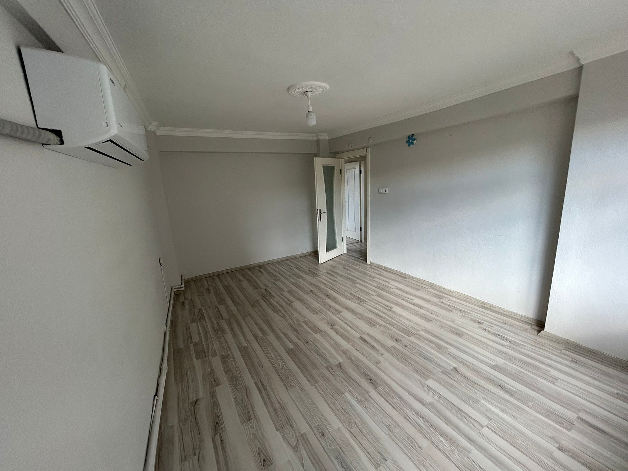 CUMHURİYET MAHALLESİ İNÖNÜ CADDESİNDE KOMANDO TUGAYINA 200 METRE 3+1 KİRALIK DAİRE