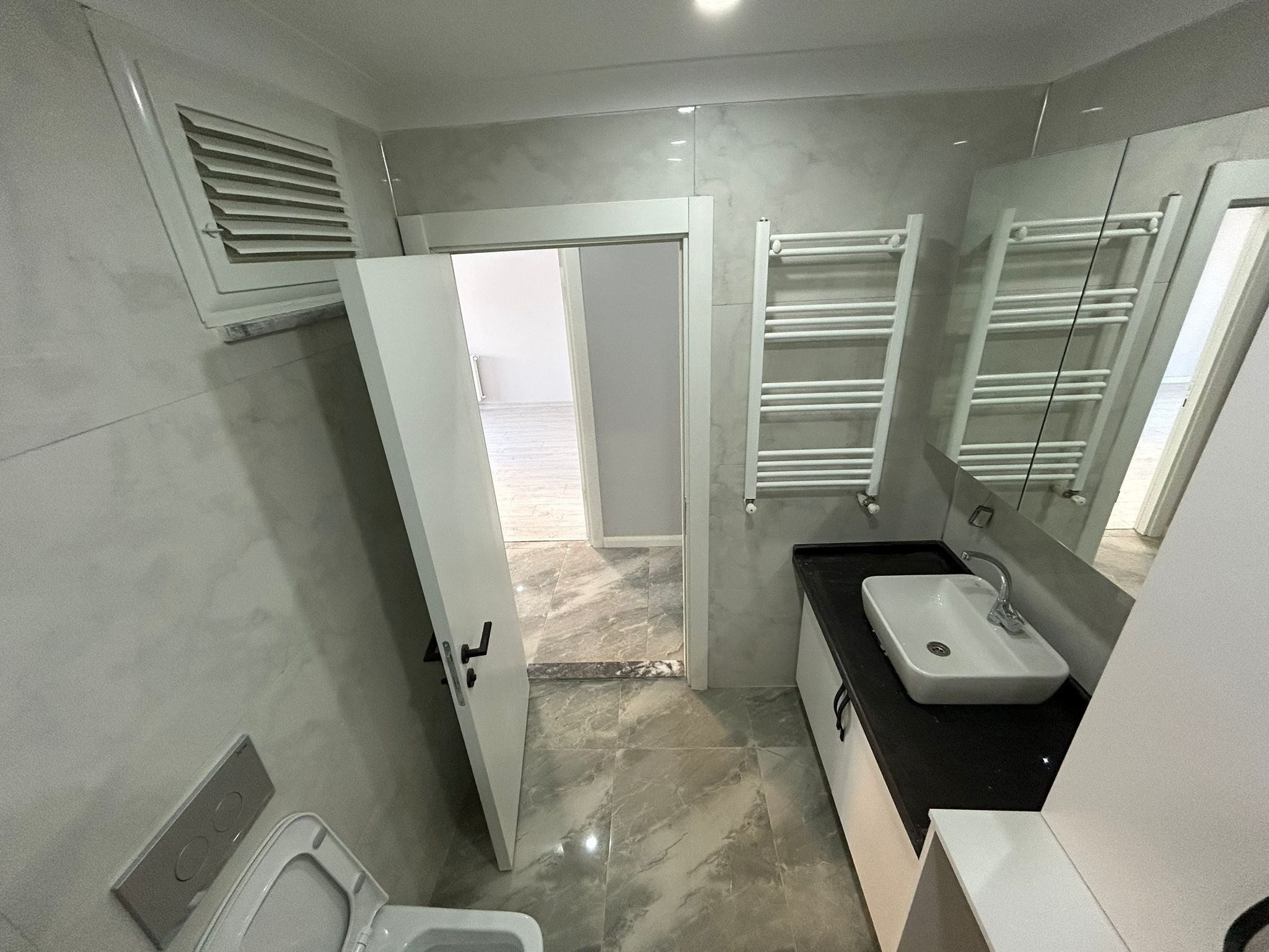 ATATÜRK MAHALLESİ’NİN EN GÜZEL NOKTASINDA! SATILIK 2+1 DAİRE (15numara)