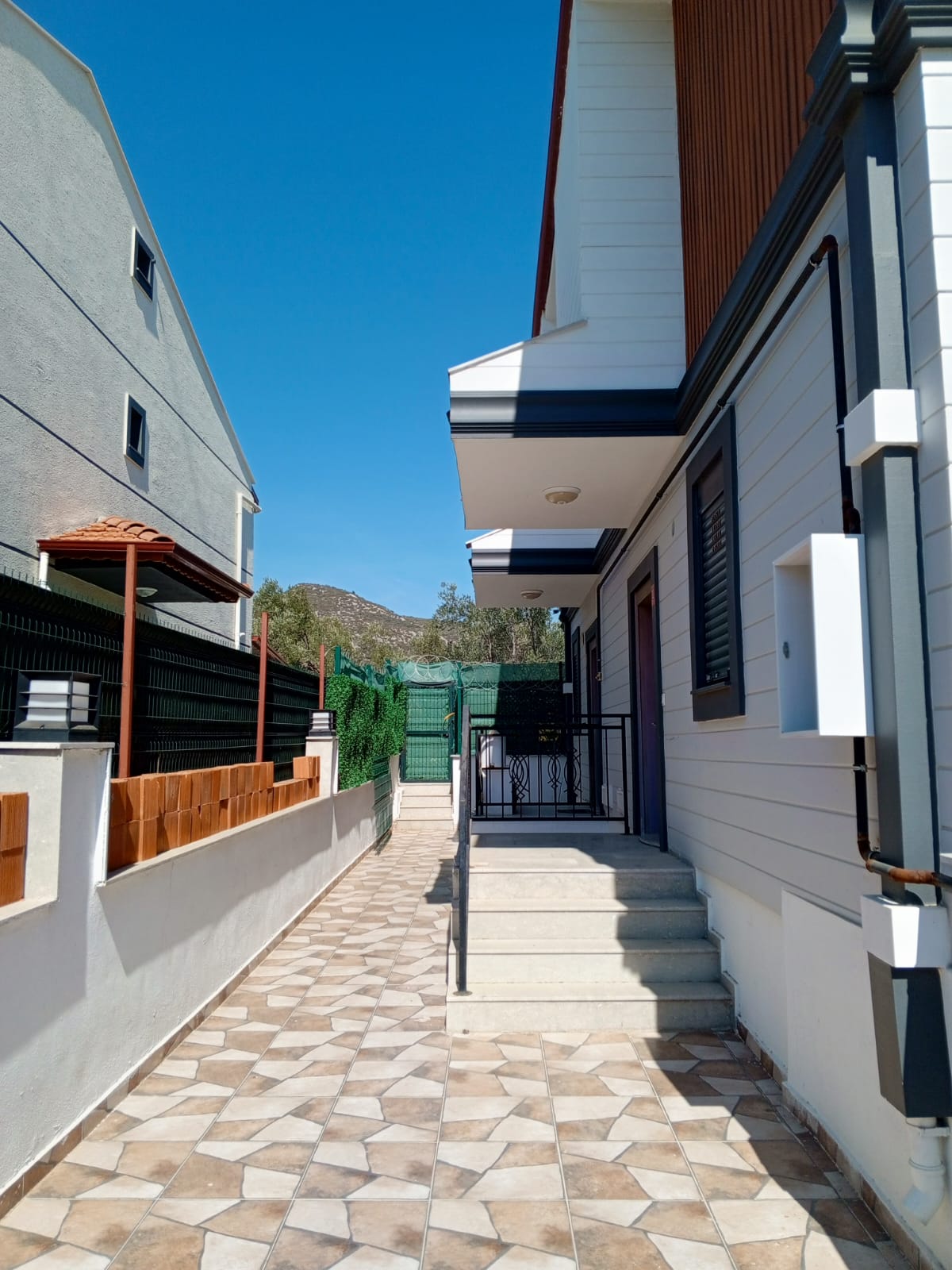 EDREMİTURCU MURAT MAHALLESİ'NDE SATILIK 2+1 MÜSTAKİL EV